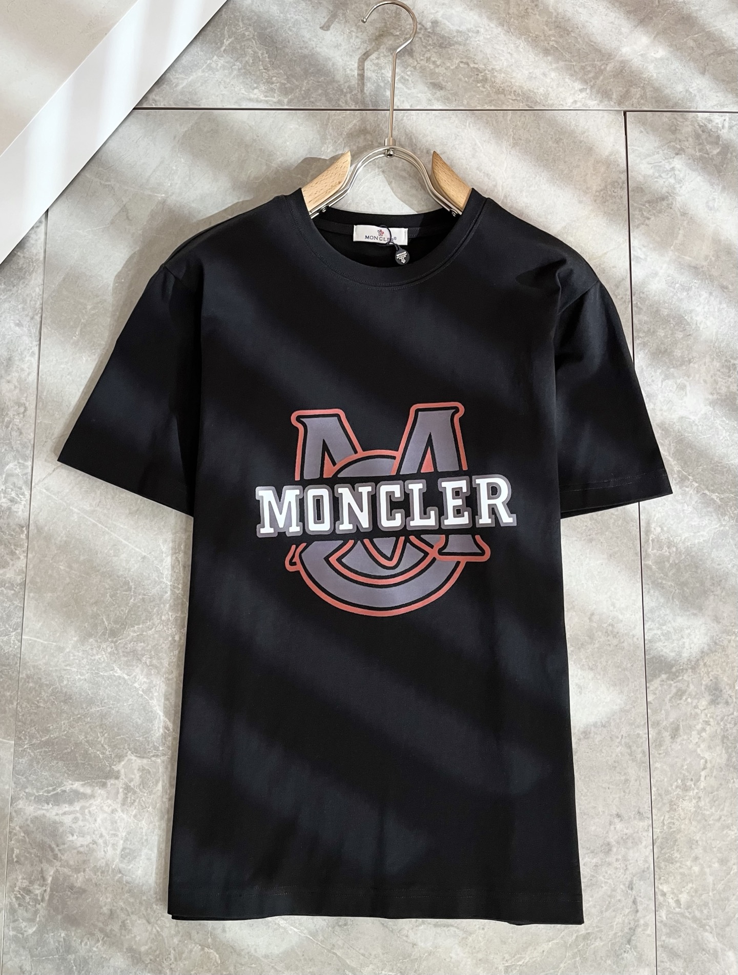 Moncler蒙家 2026春夏最新男女同款👫贸易订单短袖T恤，全品相！！网红款！采用logo图案印花设