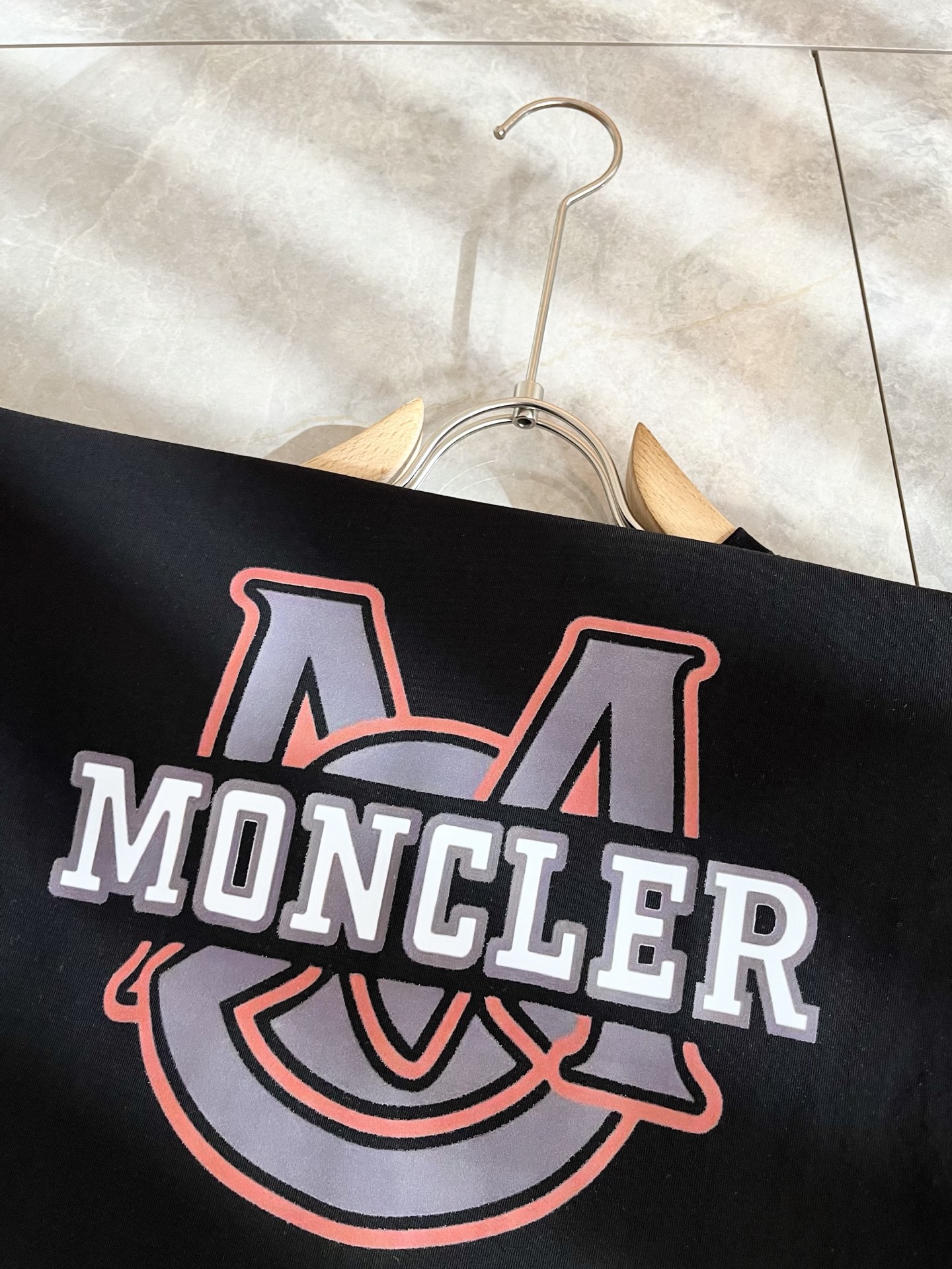 Moncler蒙家 2026春夏最新男女同款👫贸易订单短袖T恤，全品相！！网红款！采用logo图案印花设