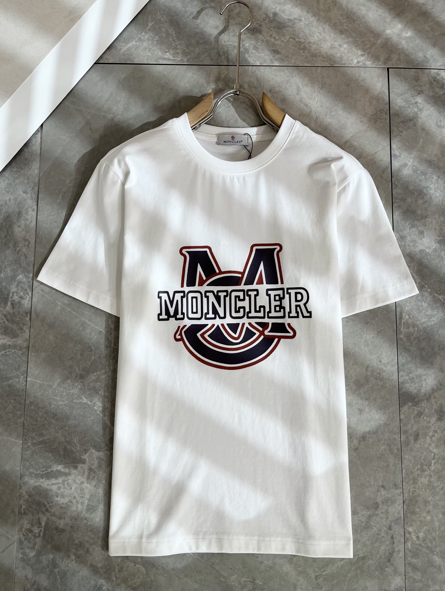 Moncler蒙家 2026春夏最新男女同款👫贸易订单短袖T恤，全品相！！网红款！采用logo图案印花设