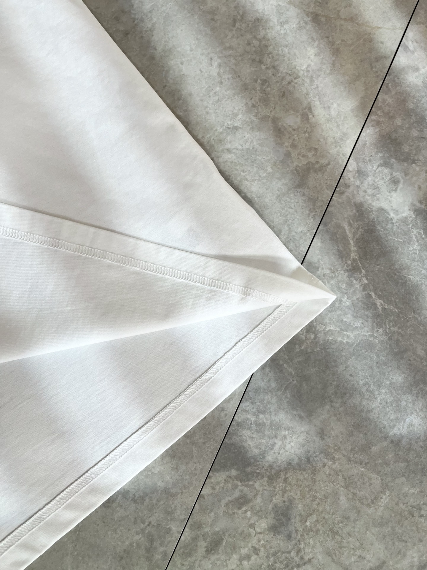 Moncler蒙家 2026春夏最新男女同款👫贸易订单短袖T恤，全品相！！网红款！采用logo图案印花设