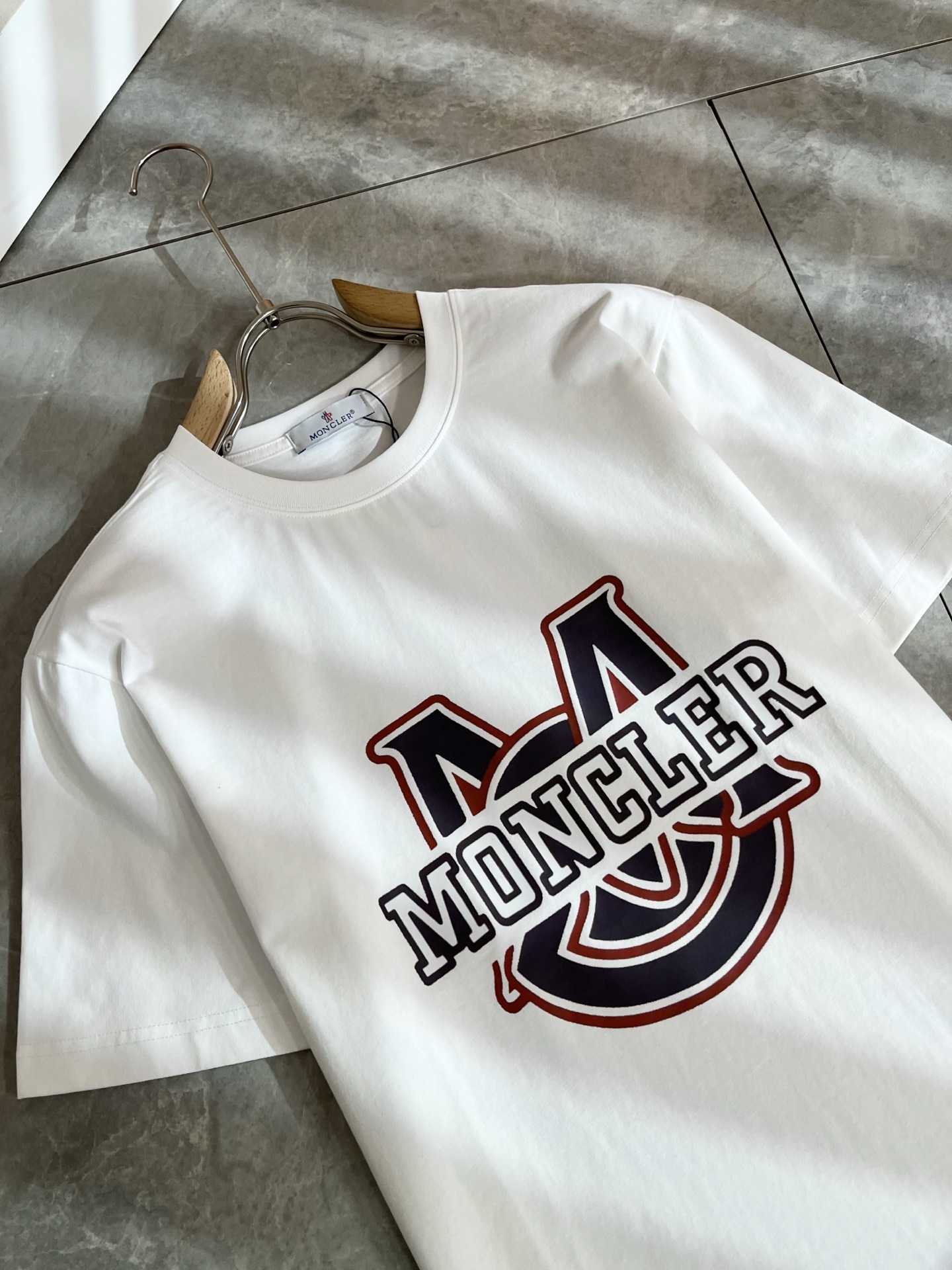 Moncler蒙家 2026春夏最新男女同款👫贸易订单短袖T恤，全品相！！网红款！采用logo图案印花设