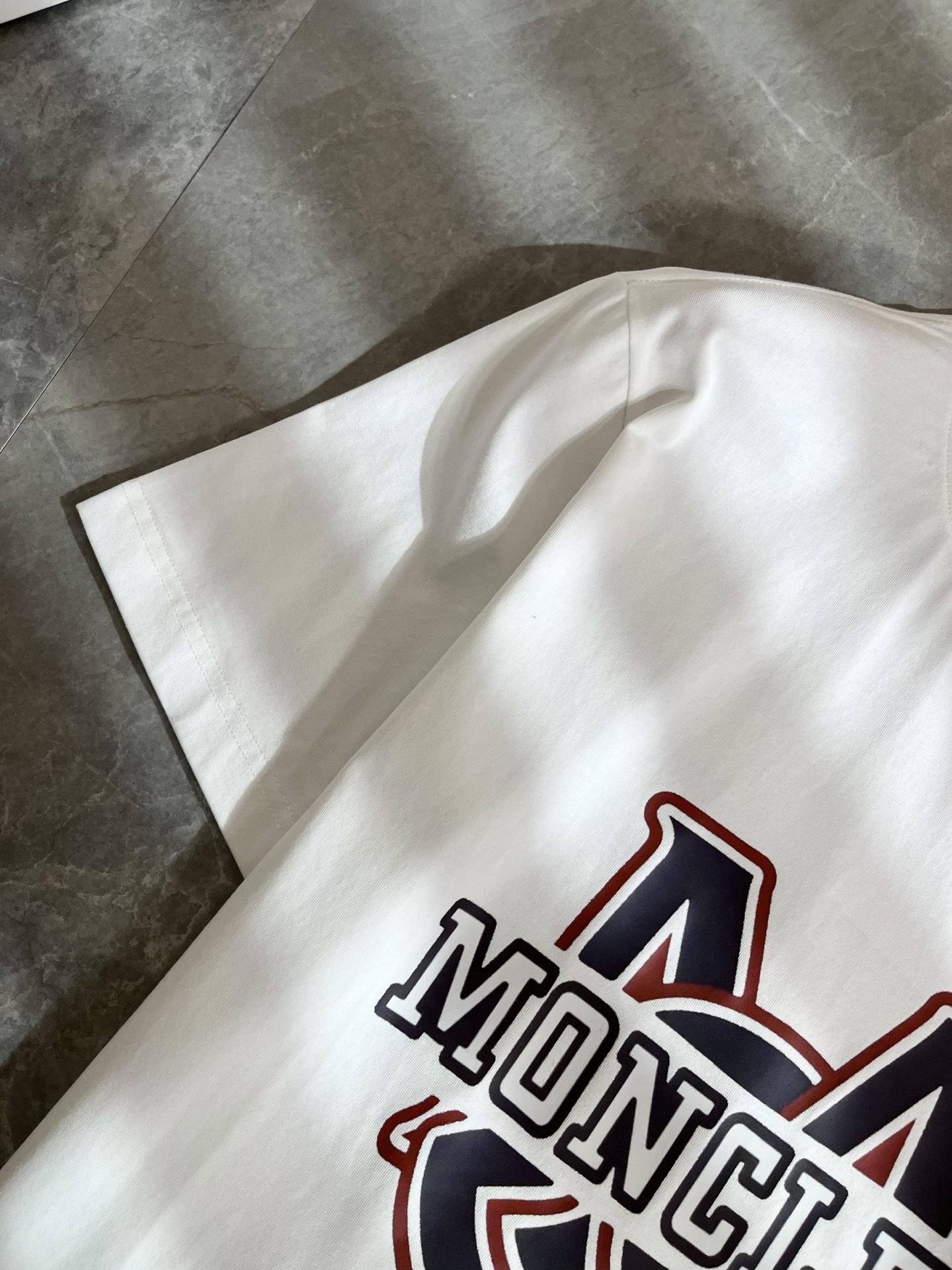 Moncler蒙家 2026春夏最新男女同款👫贸易订单短袖T恤，全品相！！网红款！采用logo图案印花设