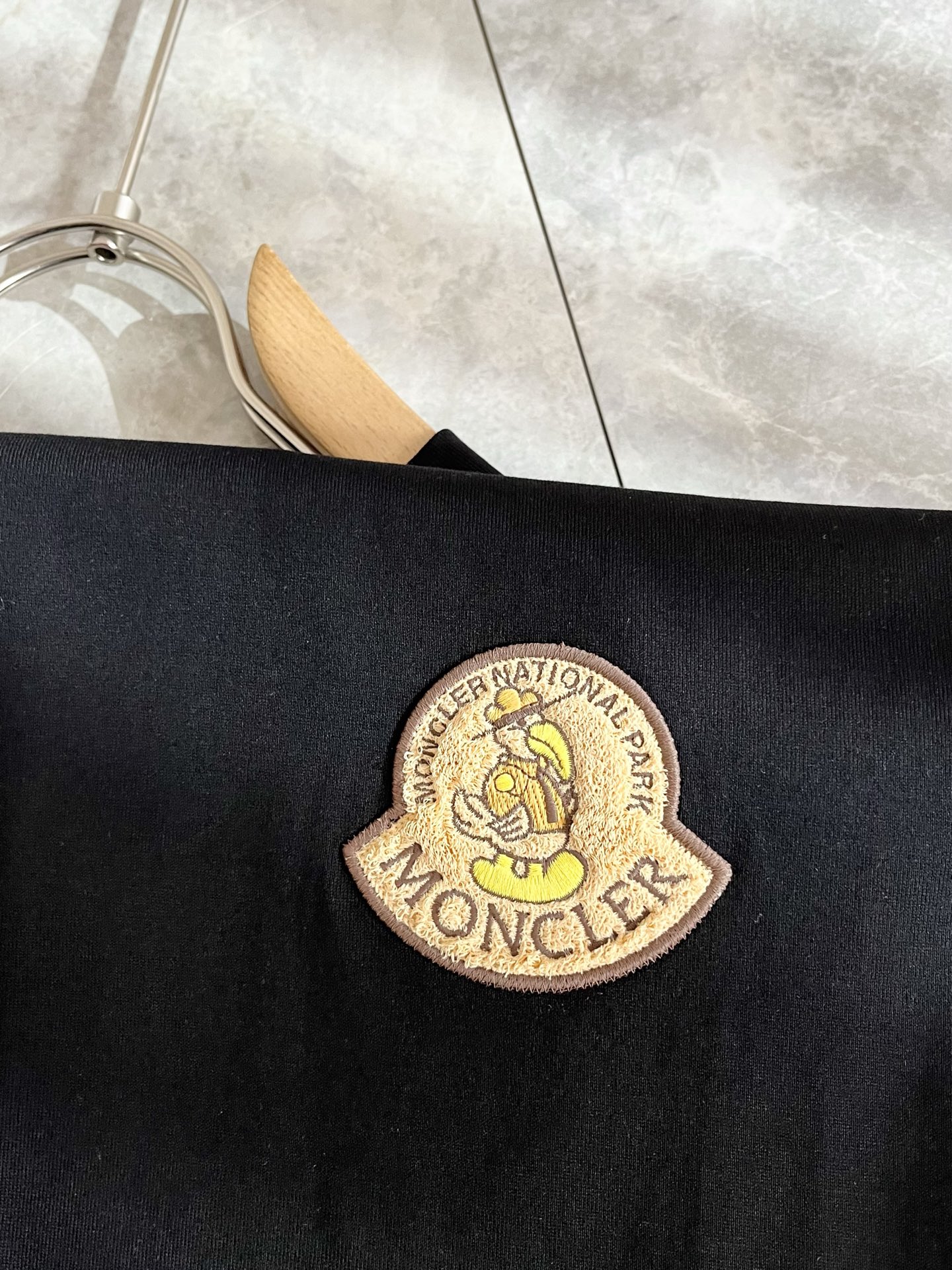 Moncler蒙家 2026春夏男女同款👫情侣款最新的贸易订单短袖T恤，全品相！！网红款！采用logo图