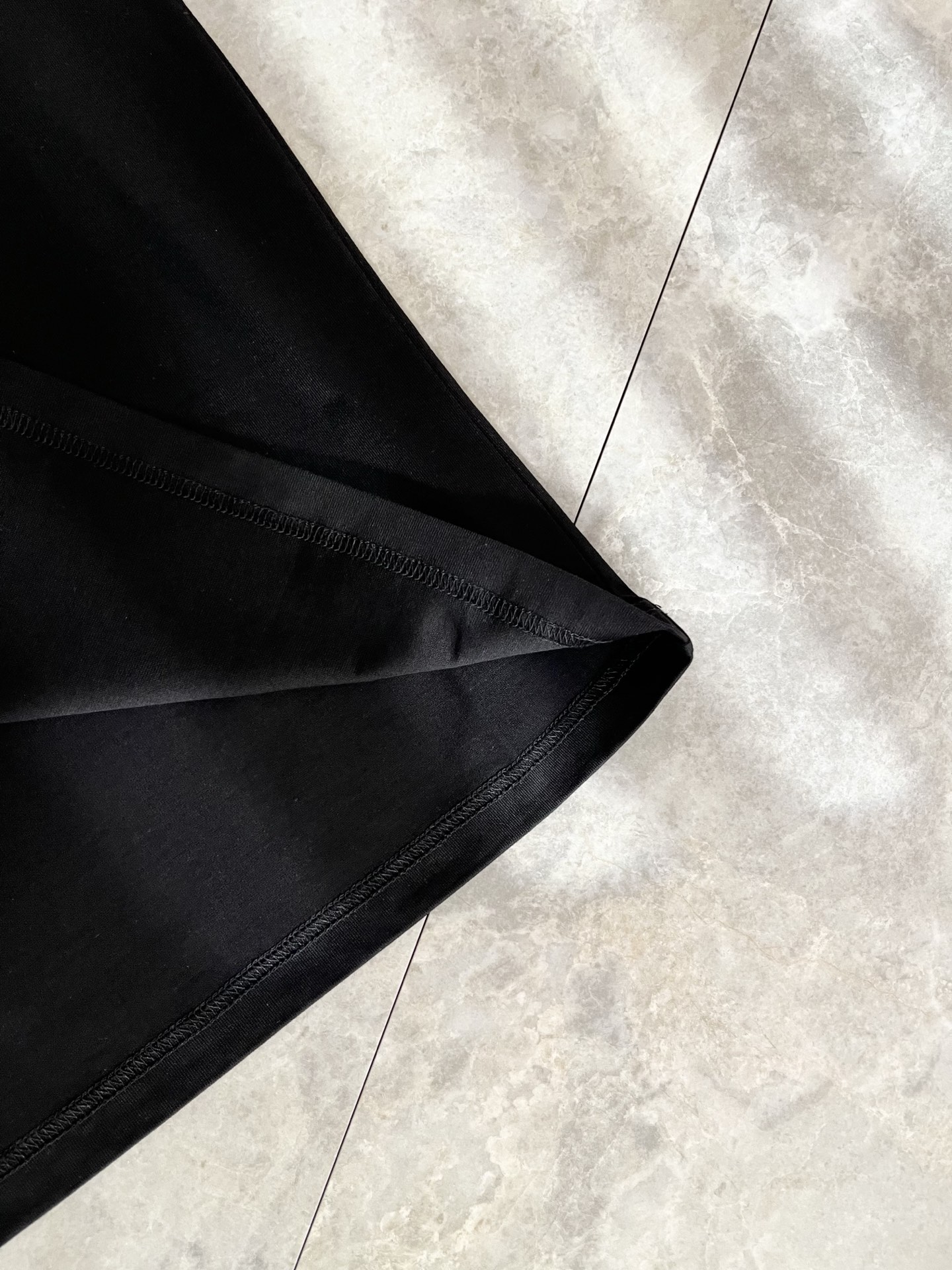 Moncler蒙家 2026春夏男女同款👫情侣款最新的贸易订单短袖T恤，全品相！！网红款！采用logo图