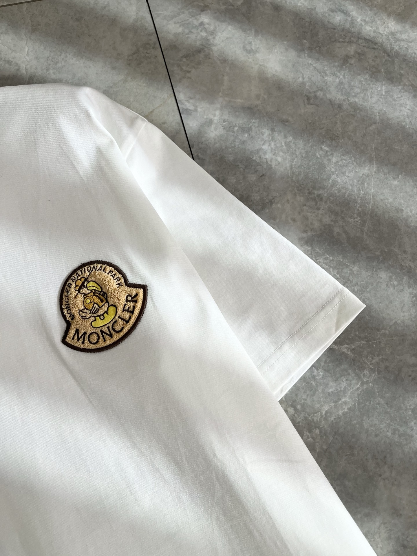 Moncler蒙家 2026春夏男女同款👫情侣款最新的贸易订单短袖T恤，全品相！！网红款！采用logo图