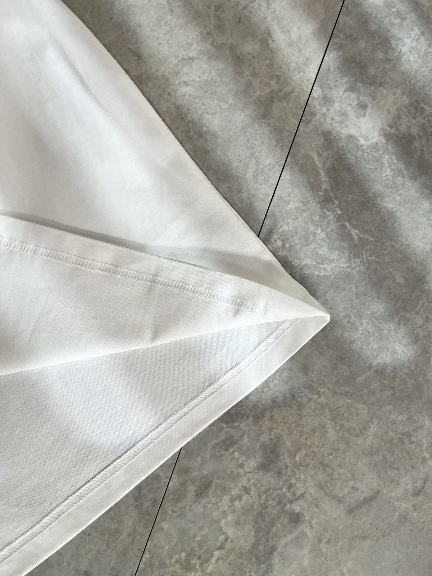 Moncler蒙家 2026春夏男女同款👫情侣款最新的贸易订单短袖T恤，全品相！！网红款！采用logo图