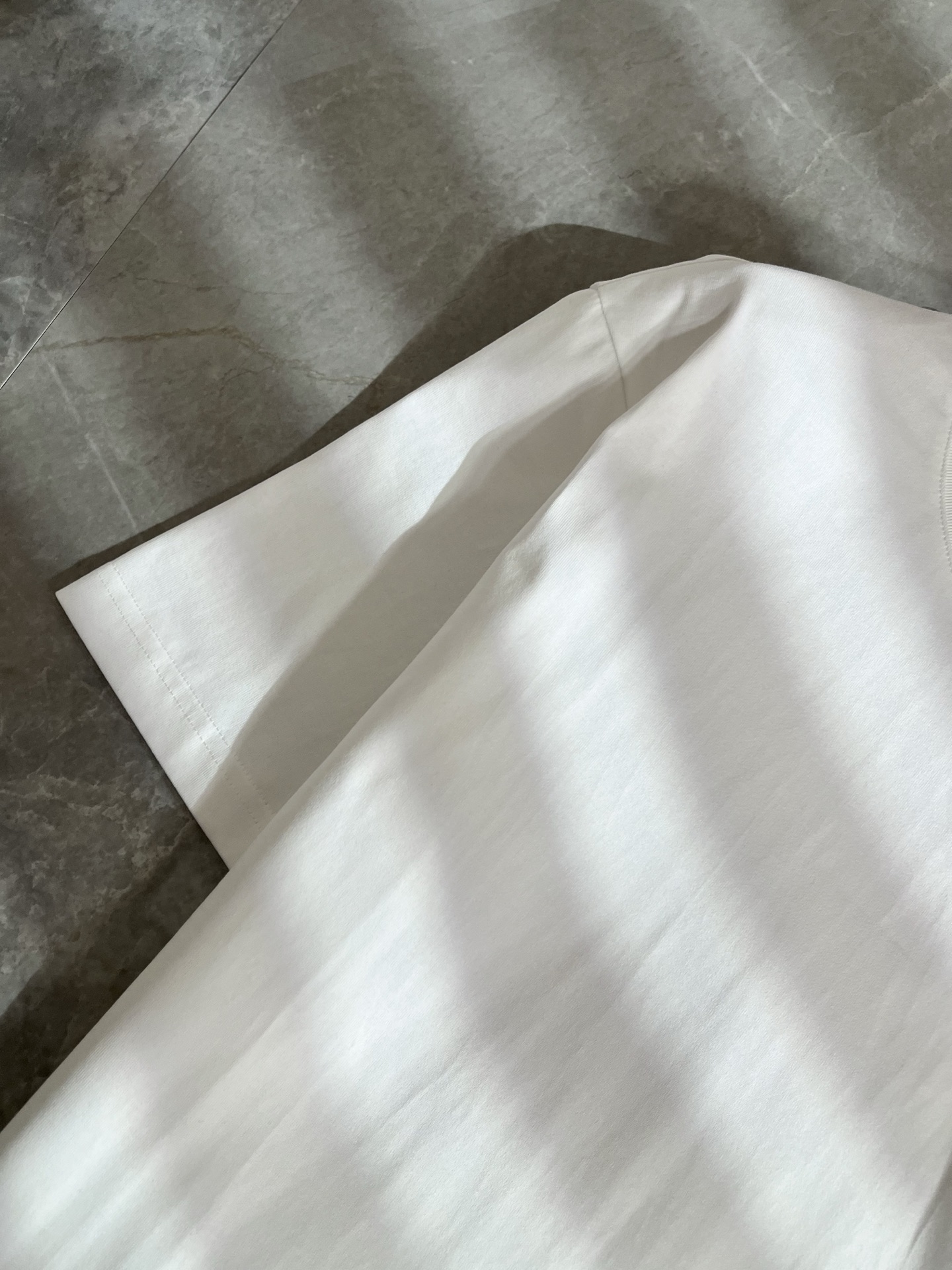 Moncler蒙家 2026春夏男女同款👫情侣款最新的贸易订单短袖T恤，全品相！！网红款！采用logo图