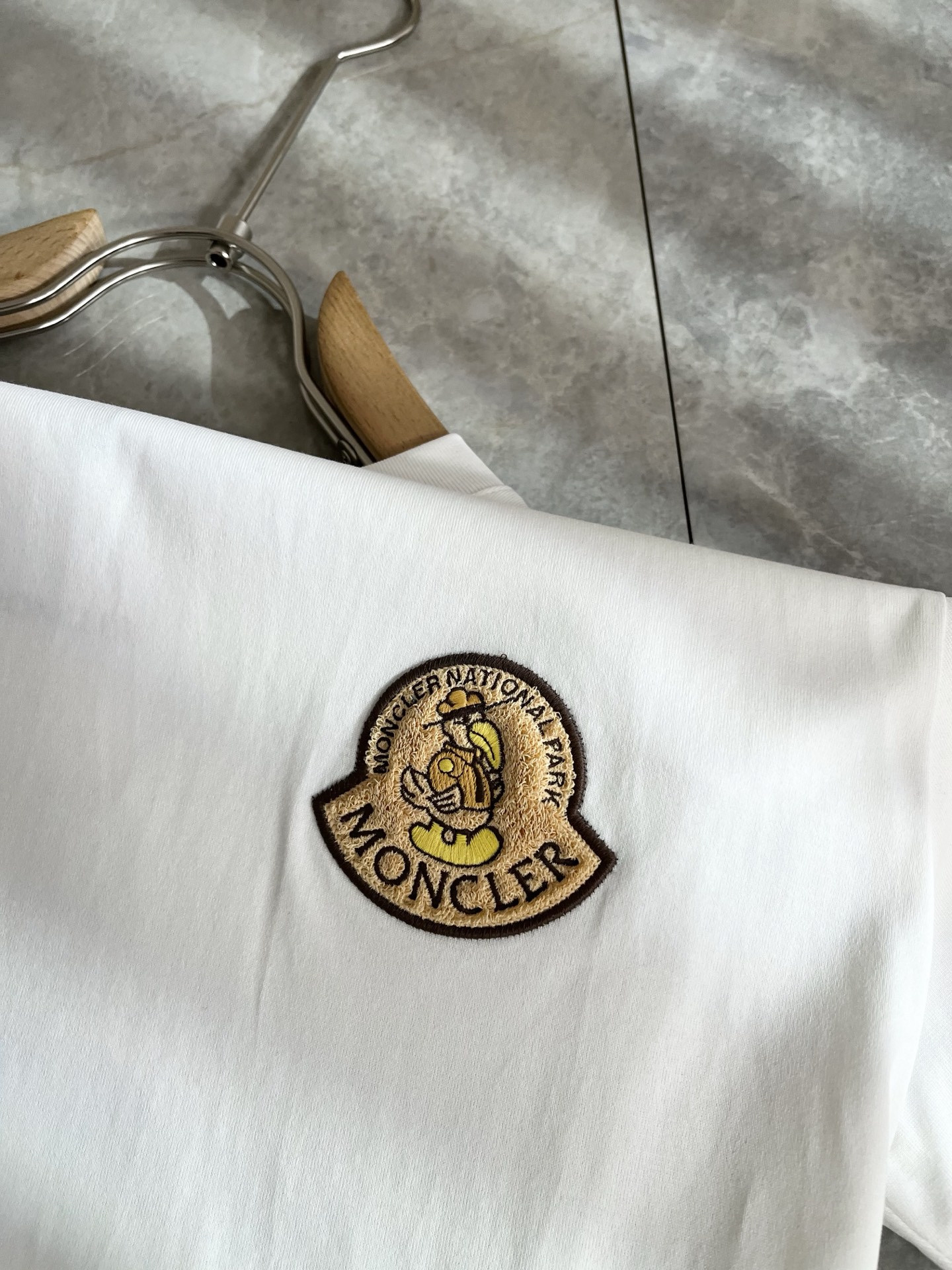 Moncler蒙家 2026春夏男女同款👫情侣款最新的贸易订单短袖T恤，全品相！！网红款！采用logo图