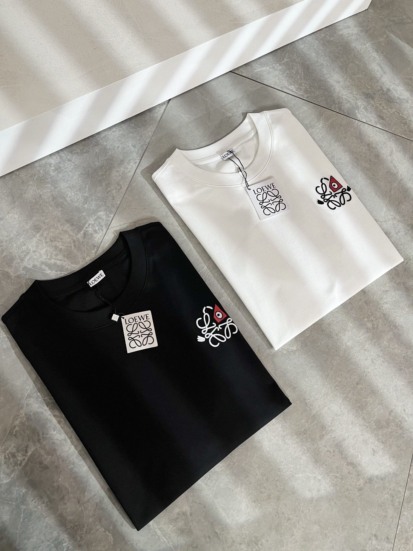 LOE*WE罗*威 2026春夏新款男女同款👫短袖T恤，意大利原厂订单渠道，极具个性高级风，标志logo