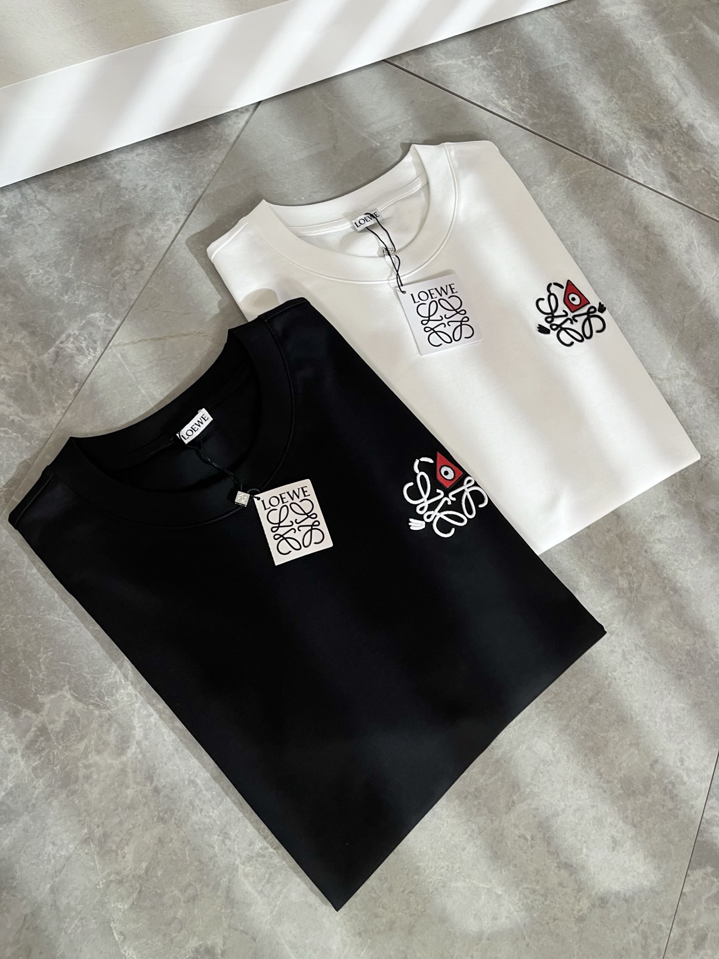 LOE*WE罗*威 2026春夏新款男女同款👫短袖T恤，意大利原厂订单渠道，极具个性高级风，标志logo