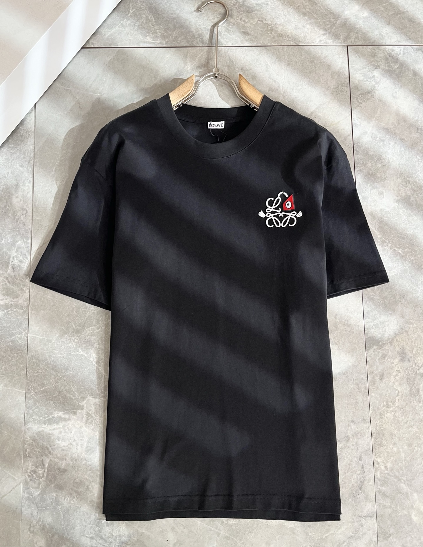 LOE*WE罗*威 2026春夏新款男女同款👫短袖T恤，意大利原厂订单渠道，极具个性高级风，标志logo