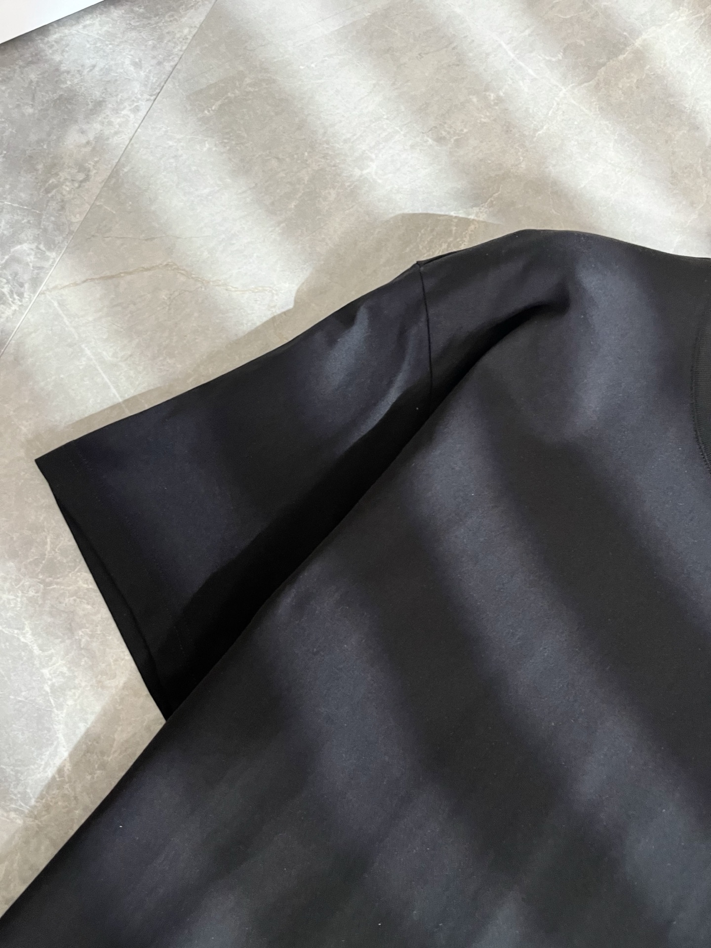 LOE*WE罗*威 2026春夏新款男女同款👫短袖T恤，意大利原厂订单渠道，极具个性高级风，标志logo