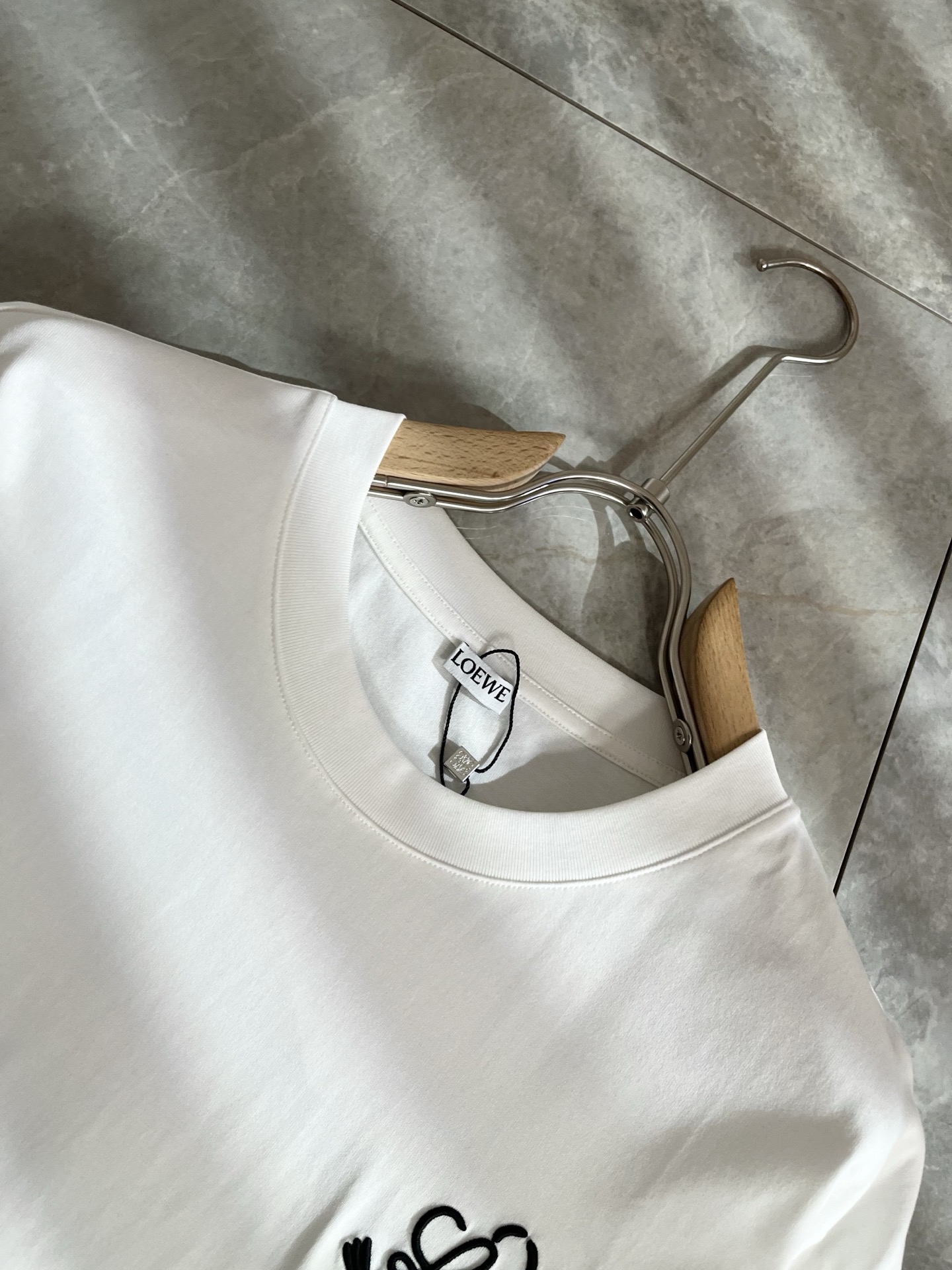 LOE*WE罗*威 2026春夏新款男女同款👫短袖T恤，意大利原厂订单渠道，极具个性高级风，标志logo