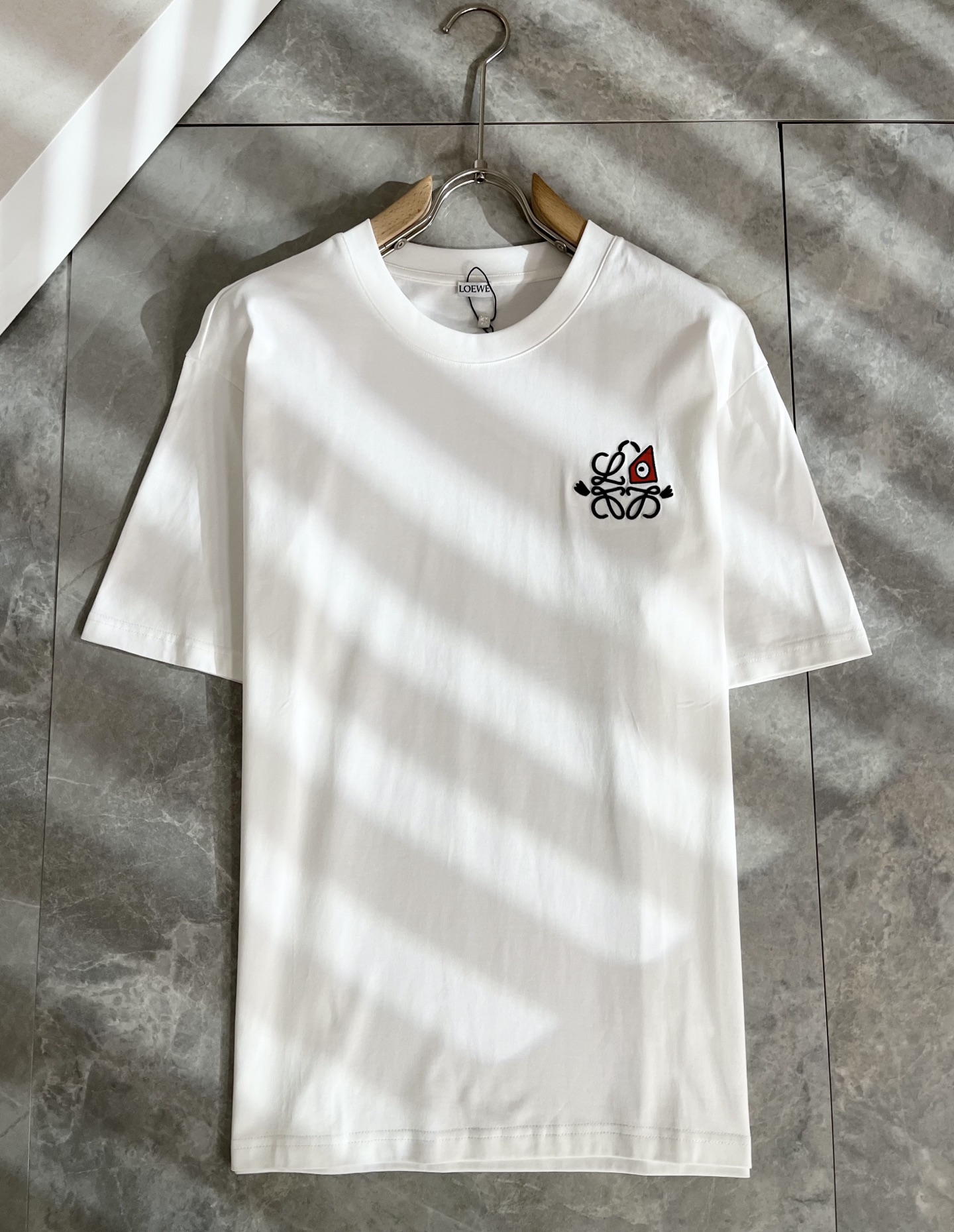 LOE*WE罗*威 2026春夏新款男女同款👫短袖T恤，意大利原厂订单渠道，极具个性高级风，标志logo