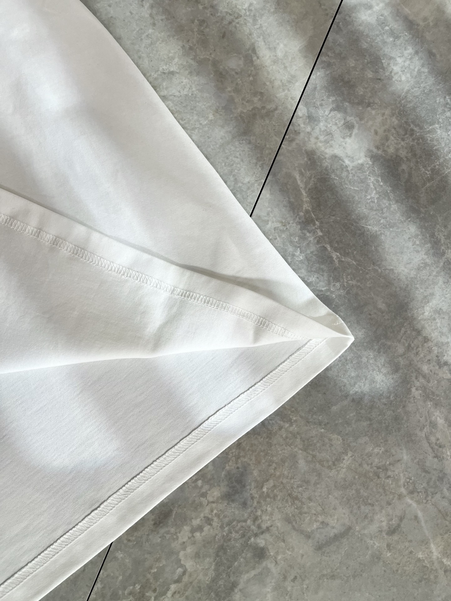 LOE*WE罗*威 2026春夏新款男女同款👫短袖T恤，意大利原厂订单渠道，极具个性高级风，标志logo