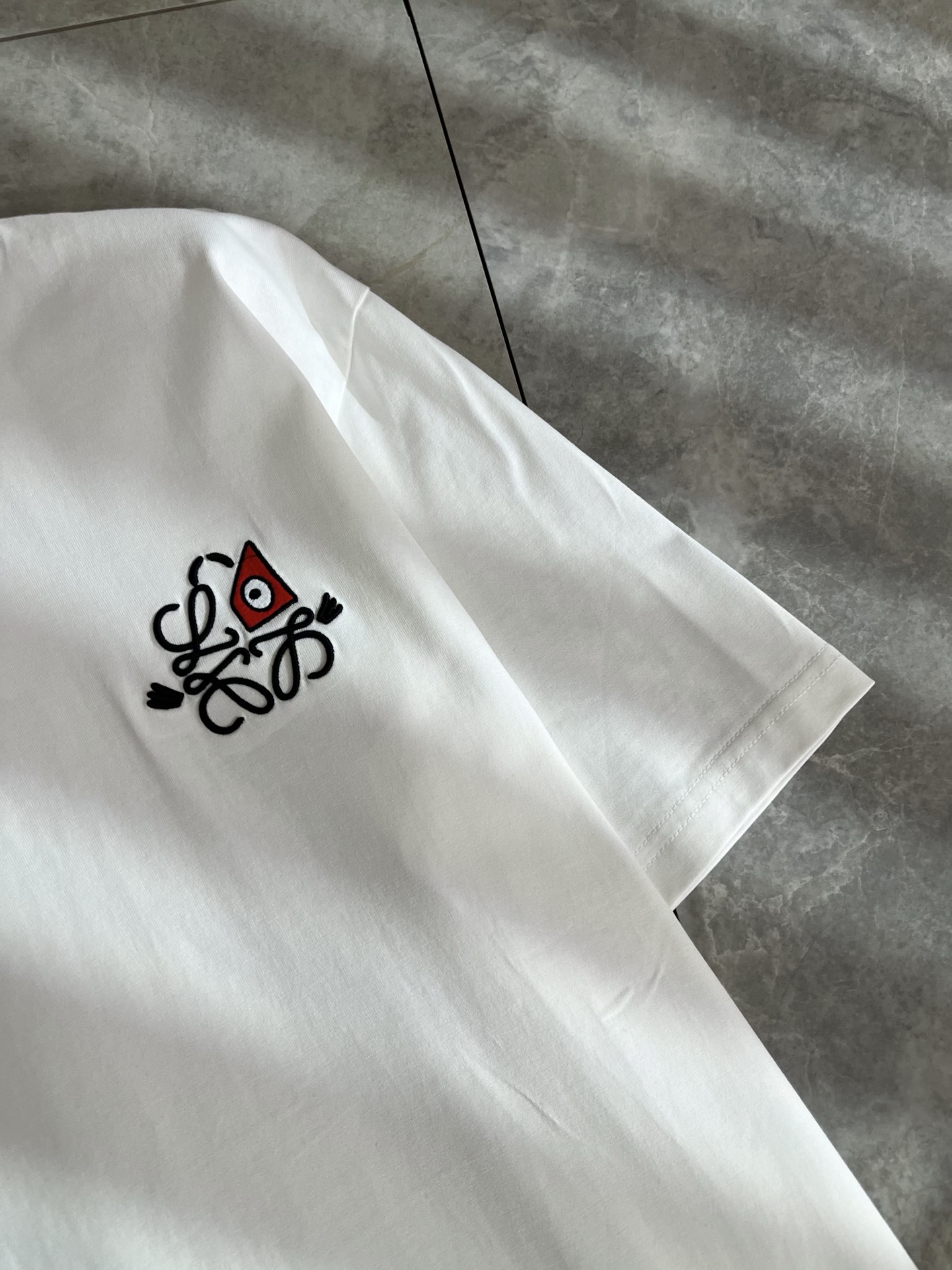 LOE*WE罗*威 2026春夏新款男女同款👫短袖T恤，意大利原厂订单渠道，极具个性高级风，标志logo