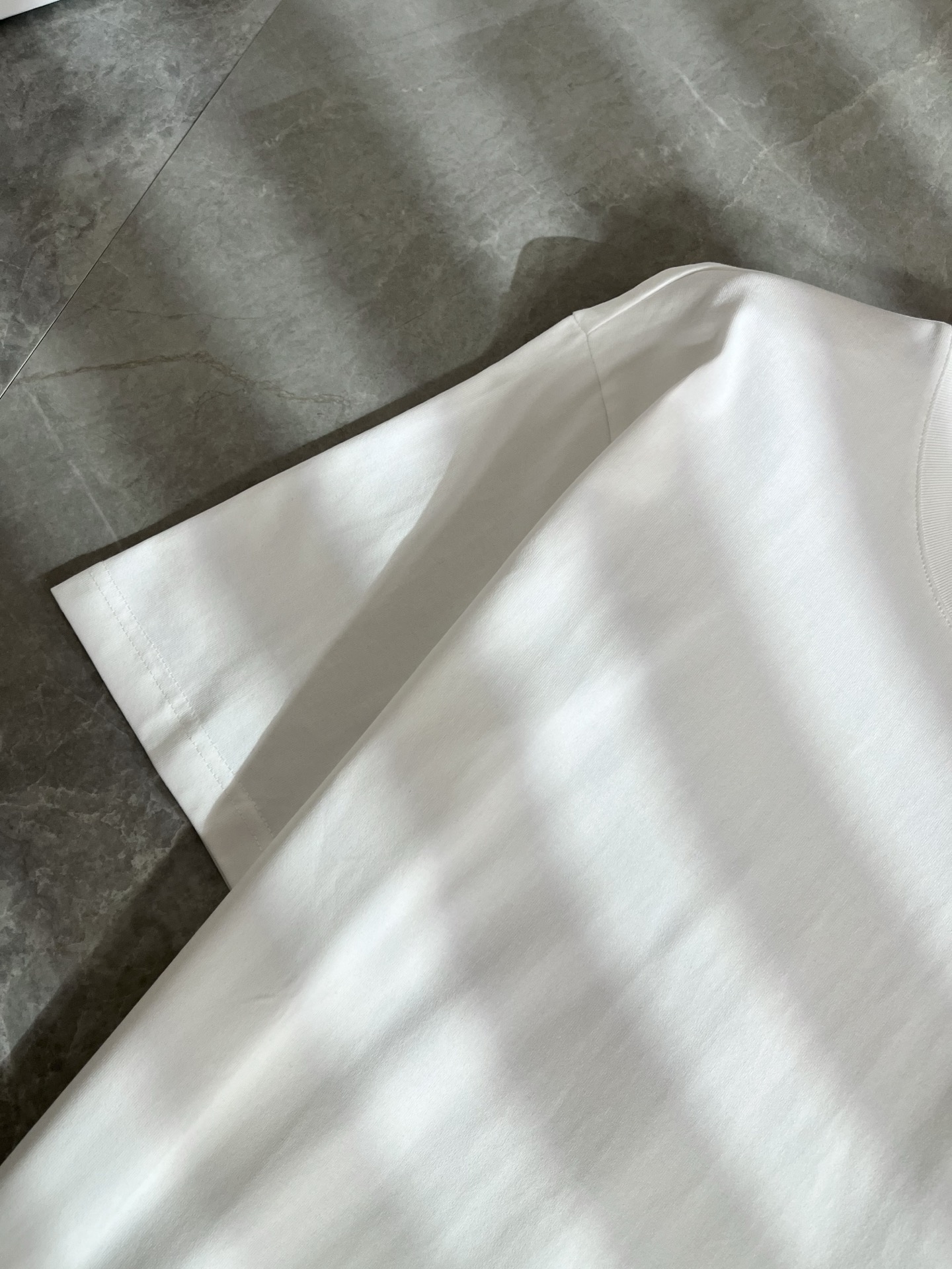 LOE*WE罗*威 2026春夏新款男女同款👫短袖T恤，意大利原厂订单渠道，极具个性高级风，标志logo