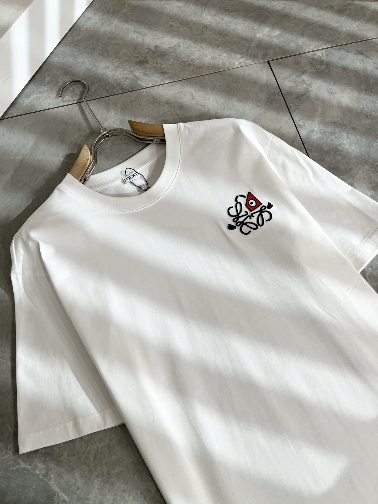 LOE*WE罗*威 2026春夏新款男女同款👫短袖T恤，意大利原厂订单渠道，极具个性高级风，标志logo