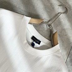 LouisVuitt*路易*登 2026春夏全新系列单品上线,非常时髦前卫的一款男女同款短袖T恤,标识l LouisVuitt*路易*登 2026春夏全新系列单品上线,非常时髦前卫的一款男女同款短袖T恤,标识l