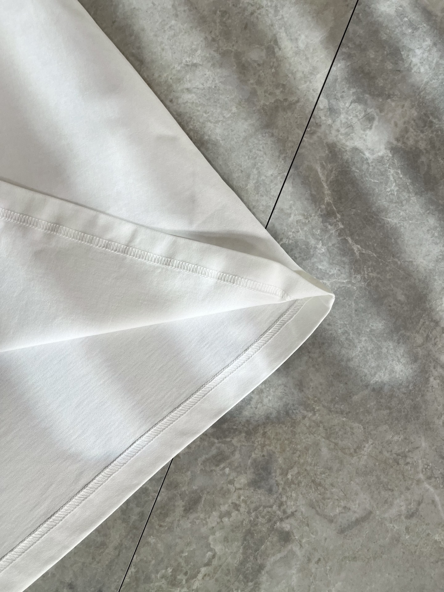 Gucc*古家 2026春夏新款男女同情侣款👫休闲宽松棉质圆领短袖T恤衫！贸易公司渠道稀出，同步官网发售