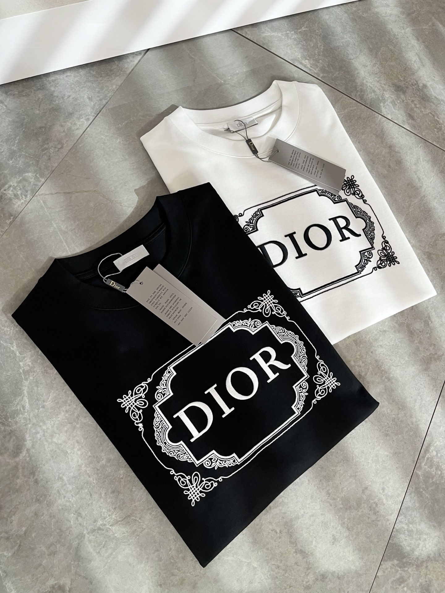 Dio*迪家 2026春夏新款男女同款👫短袖T恤，专柜同步发售！定制专属260克纯棉面料，定制原版工艺螺