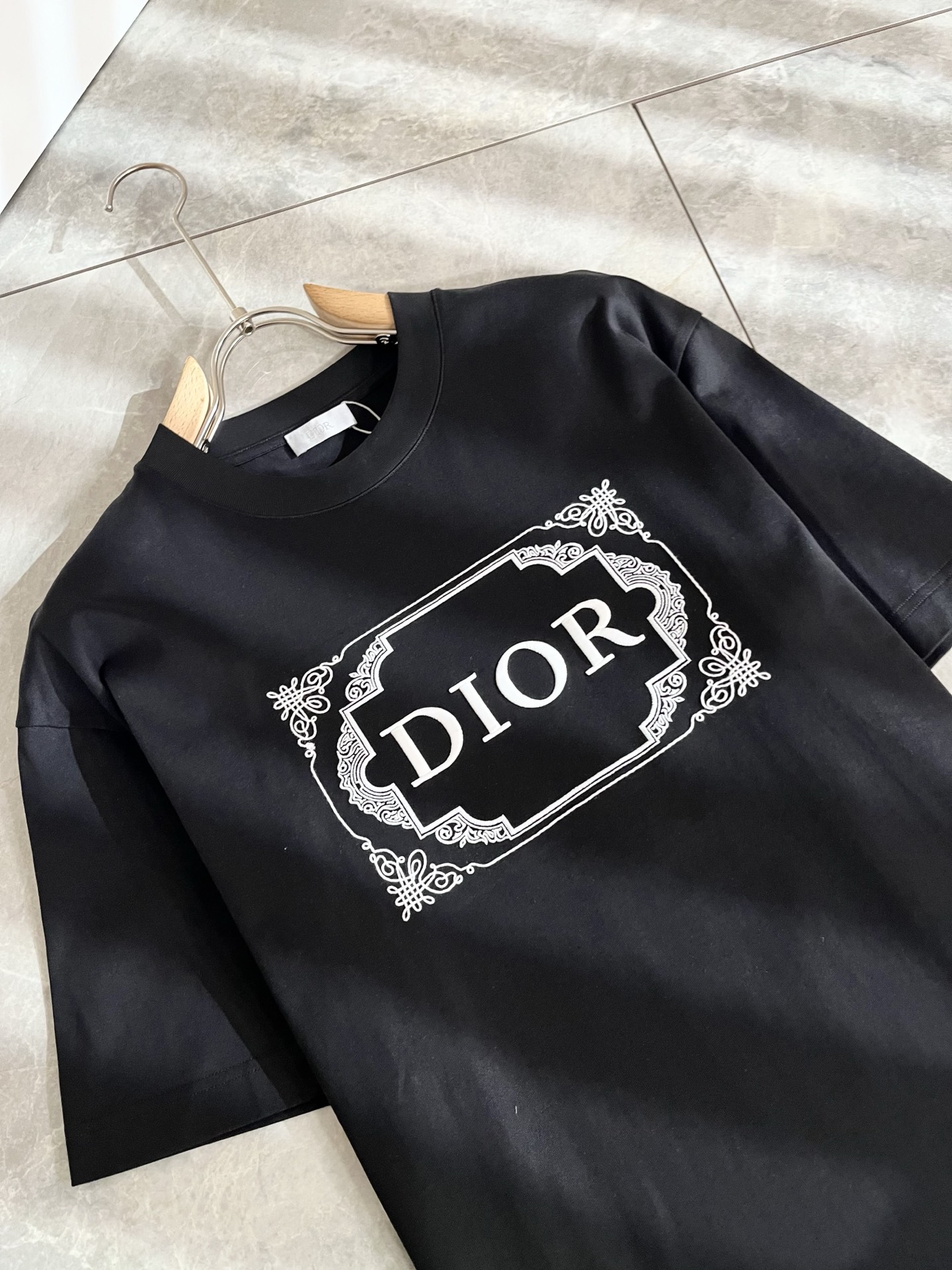 Dio*迪家 2026春夏新款男女同款👫短袖T恤，专柜同步发售！定制专属260克纯棉面料，定制原版工艺螺