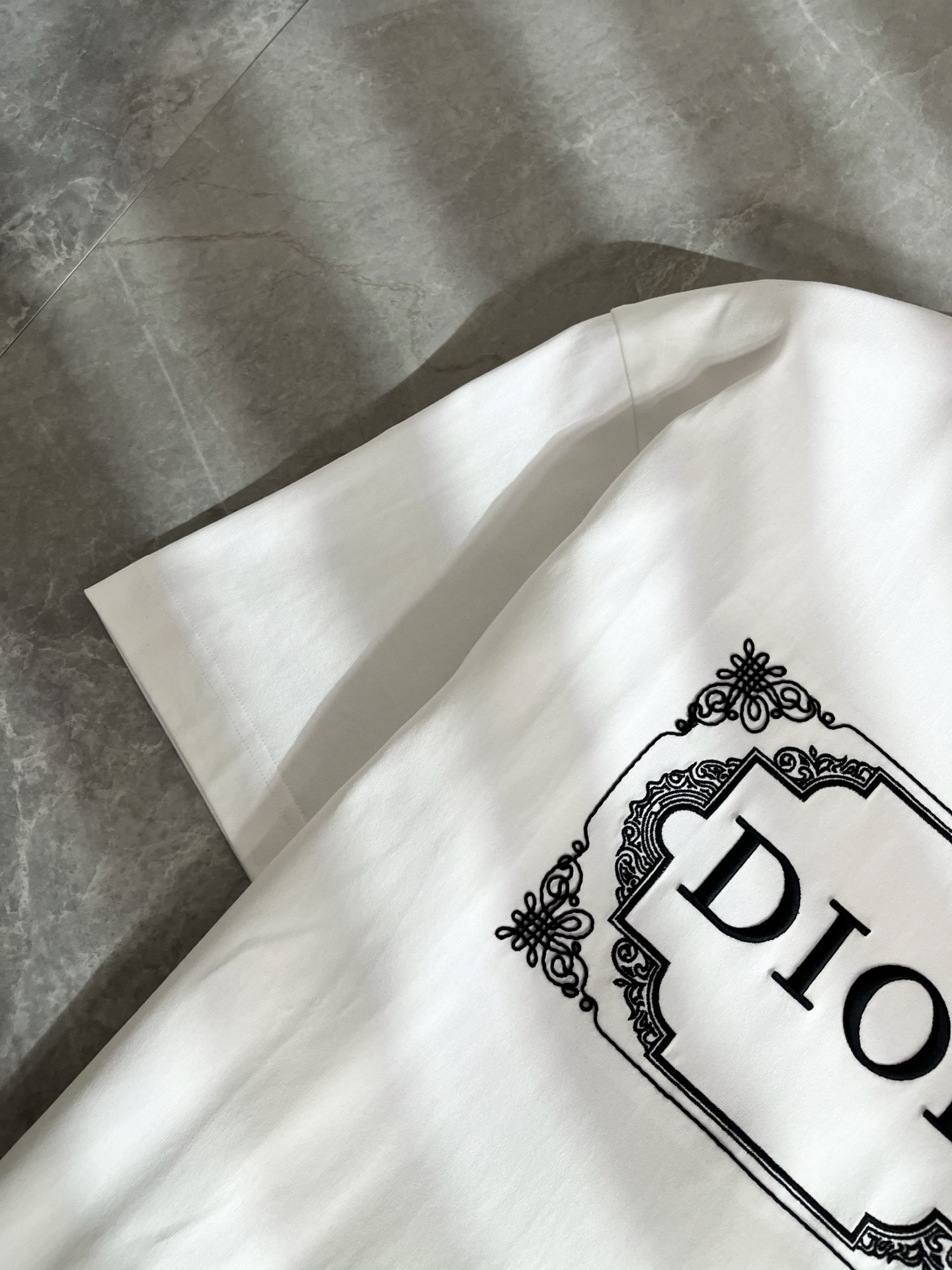 Dio*迪家 2026春夏新款男女同款👫短袖T恤，专柜同步发售！定制专属260克纯棉面料，定制原版工艺螺