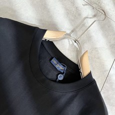 LouisVuitt*路易*登 2026春夏全新系列单品上线,非常时髦前卫的一款男女同款短袖T恤,标识l LouisVuitt*路易*登 2026春夏全新系列单品上线,非常时髦前卫的一款男女同款短袖T恤,标识l