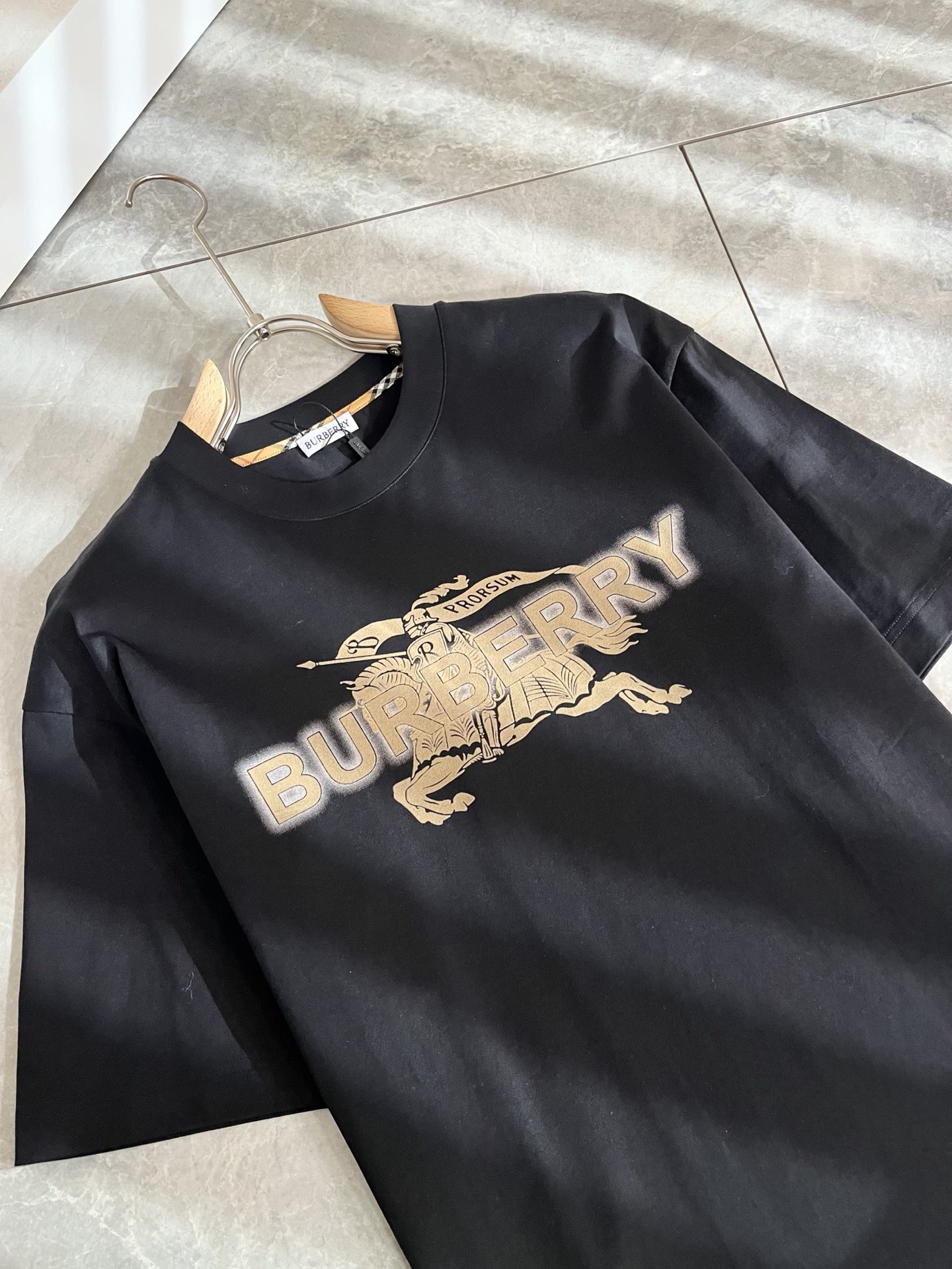 BURBER*Y巴*莉2026春夏新品短袖T恤，重磅来袭，最近比较火热的环保纯棉面料制作而成，高端户外运