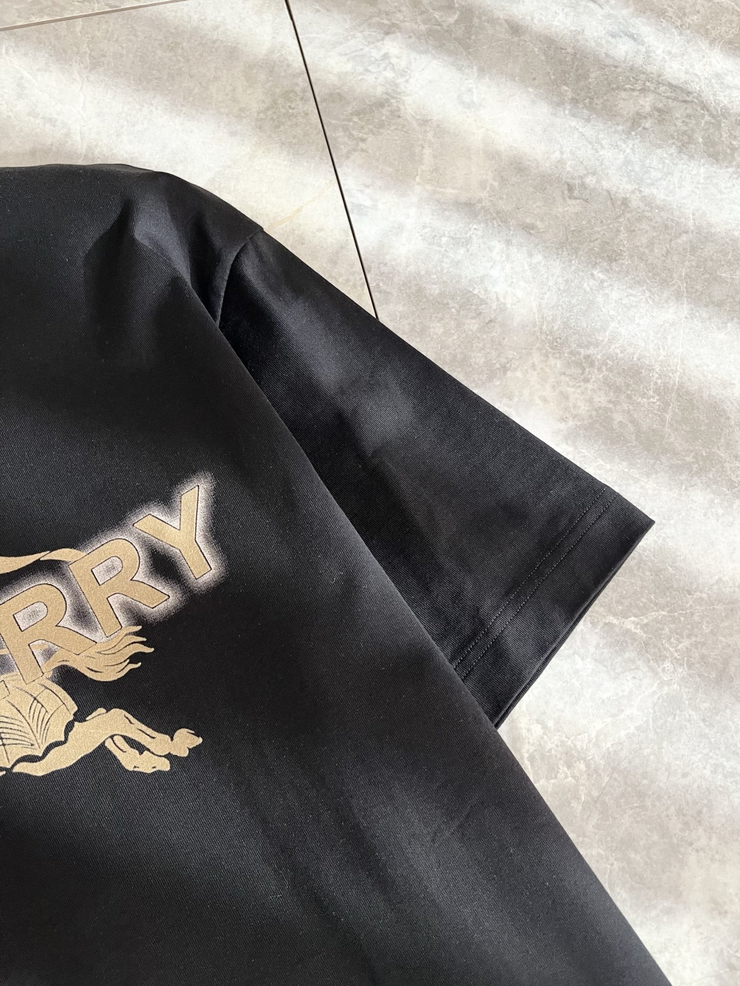 BURBER*Y巴*莉2026春夏新品短袖T恤，重磅来袭，最近比较火热的环保纯棉面料制作而成，高端户外运