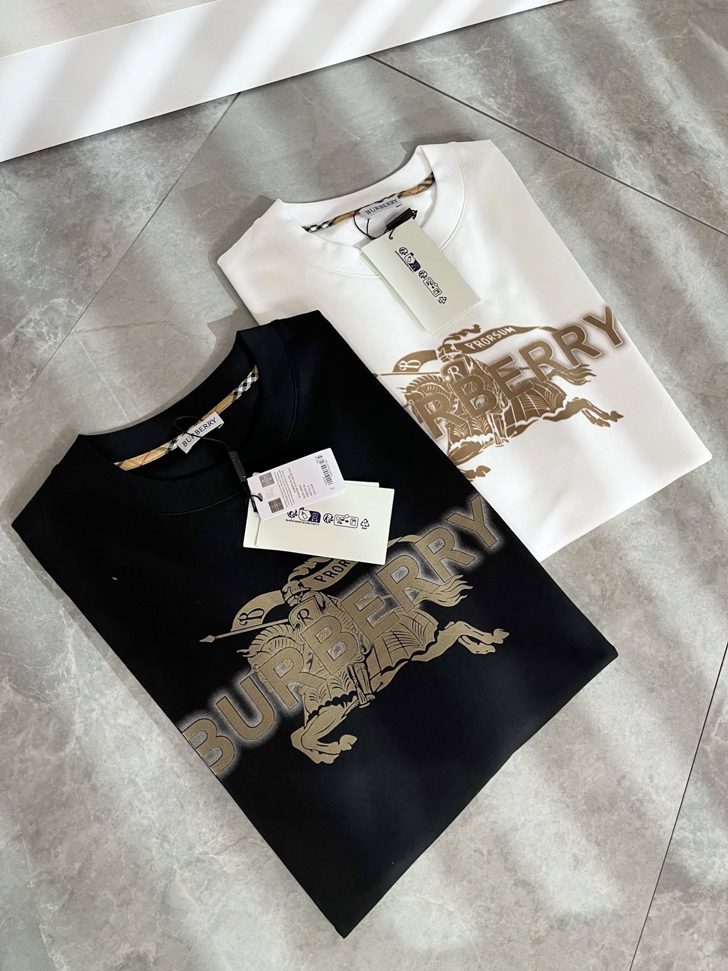 BURBER*Y巴*莉2026春夏新品短袖T恤，重磅来袭，最近比较火热的环保纯棉面料制作而成，高端户外运