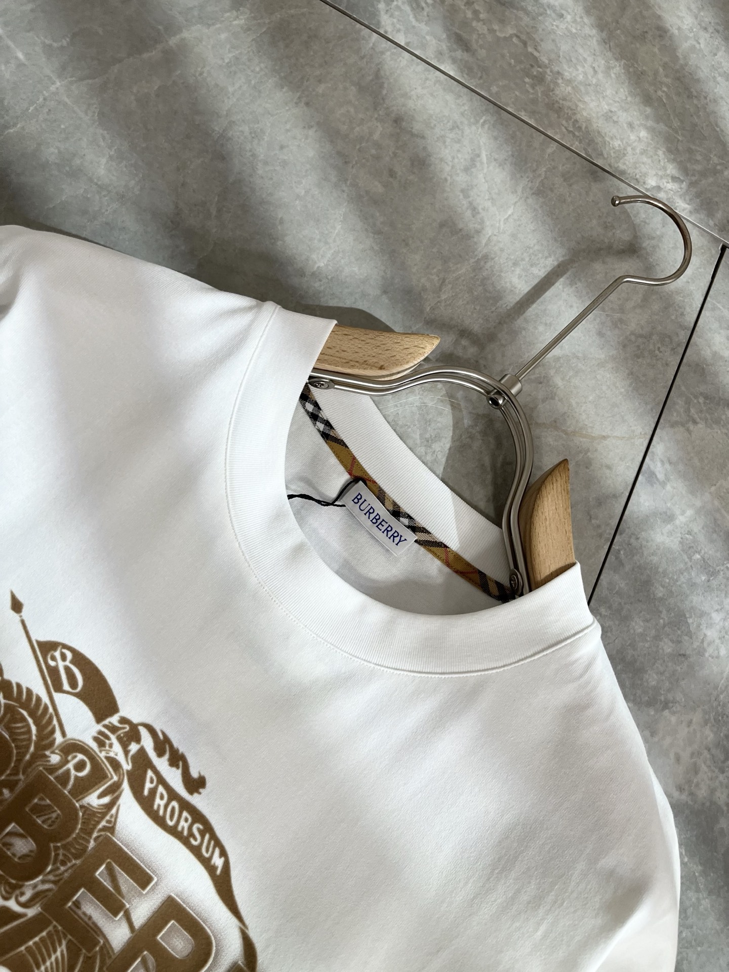 BURBER*Y巴*莉2026春夏新品短袖T恤，重磅来袭，最近比较火热的环保纯棉面料制作而成，高端户外运