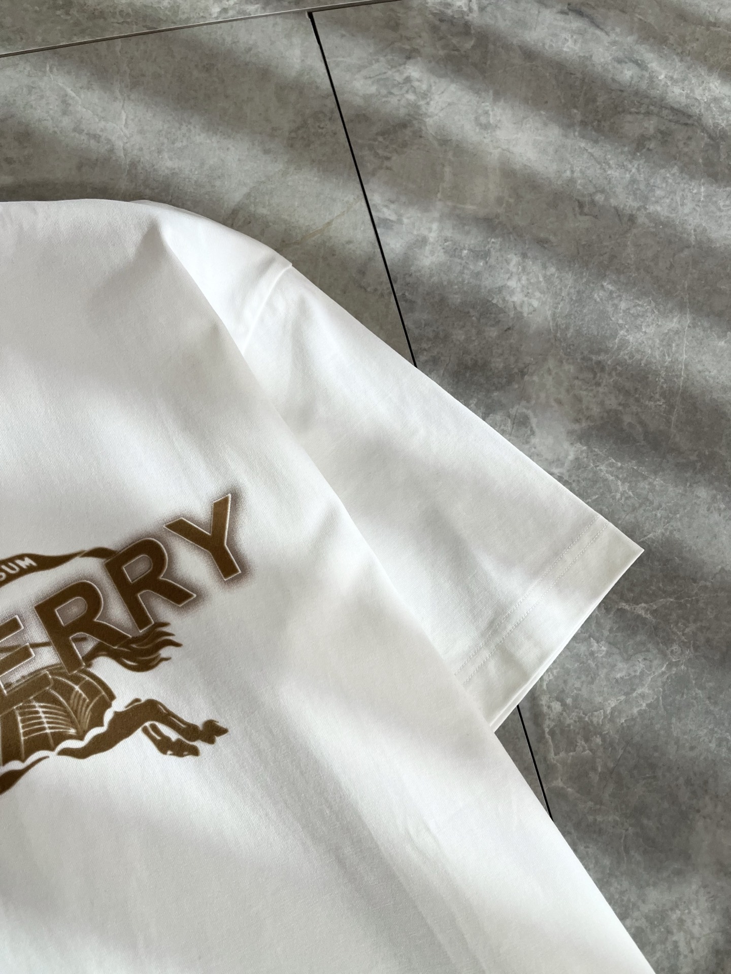 BURBER*Y巴*莉2026春夏新品短袖T恤，重磅来袭，最近比较火热的环保纯棉面料制作而成，高端户外运