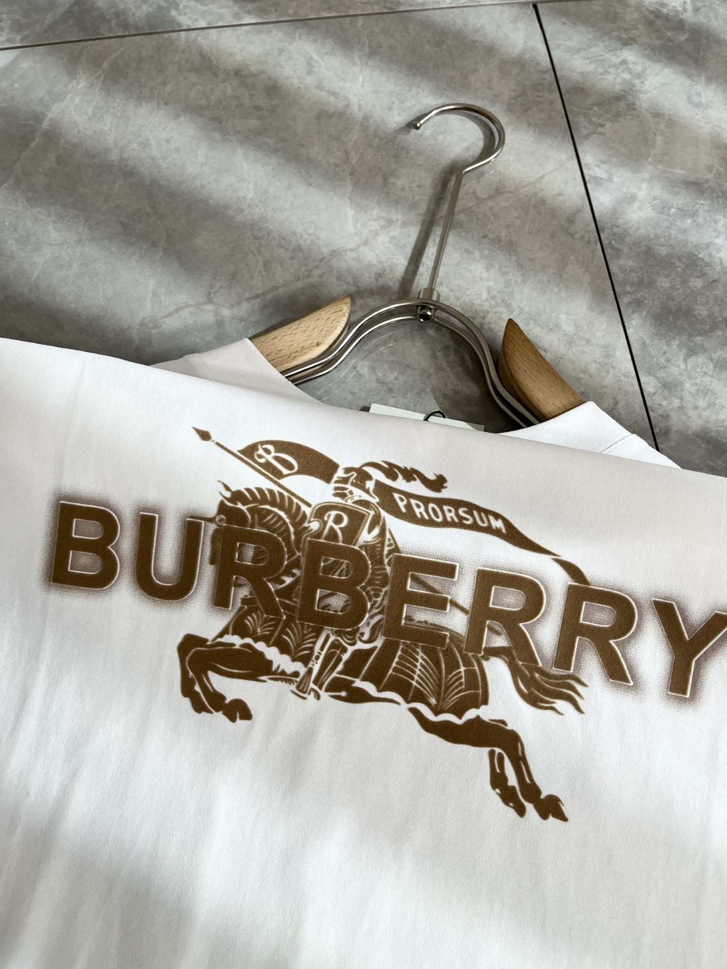 BURBER*Y巴*莉2026春夏新品短袖T恤，重磅来袭，最近比较火热的环保纯棉面料制作而成，高端户外运