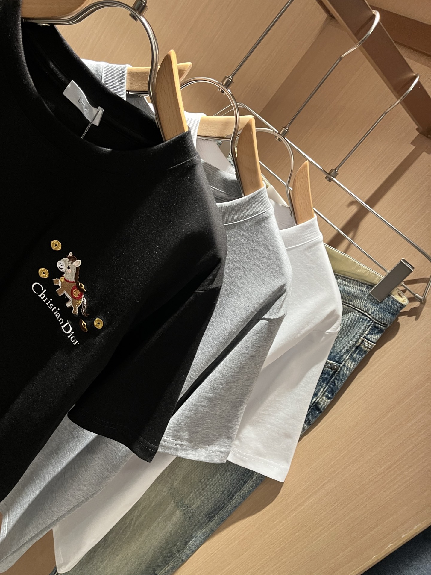 Dio*迪家 2026春夏新款男女同款👫短袖T恤，专柜同步发售！定制专属260克纯棉面料，定制原版工艺螺