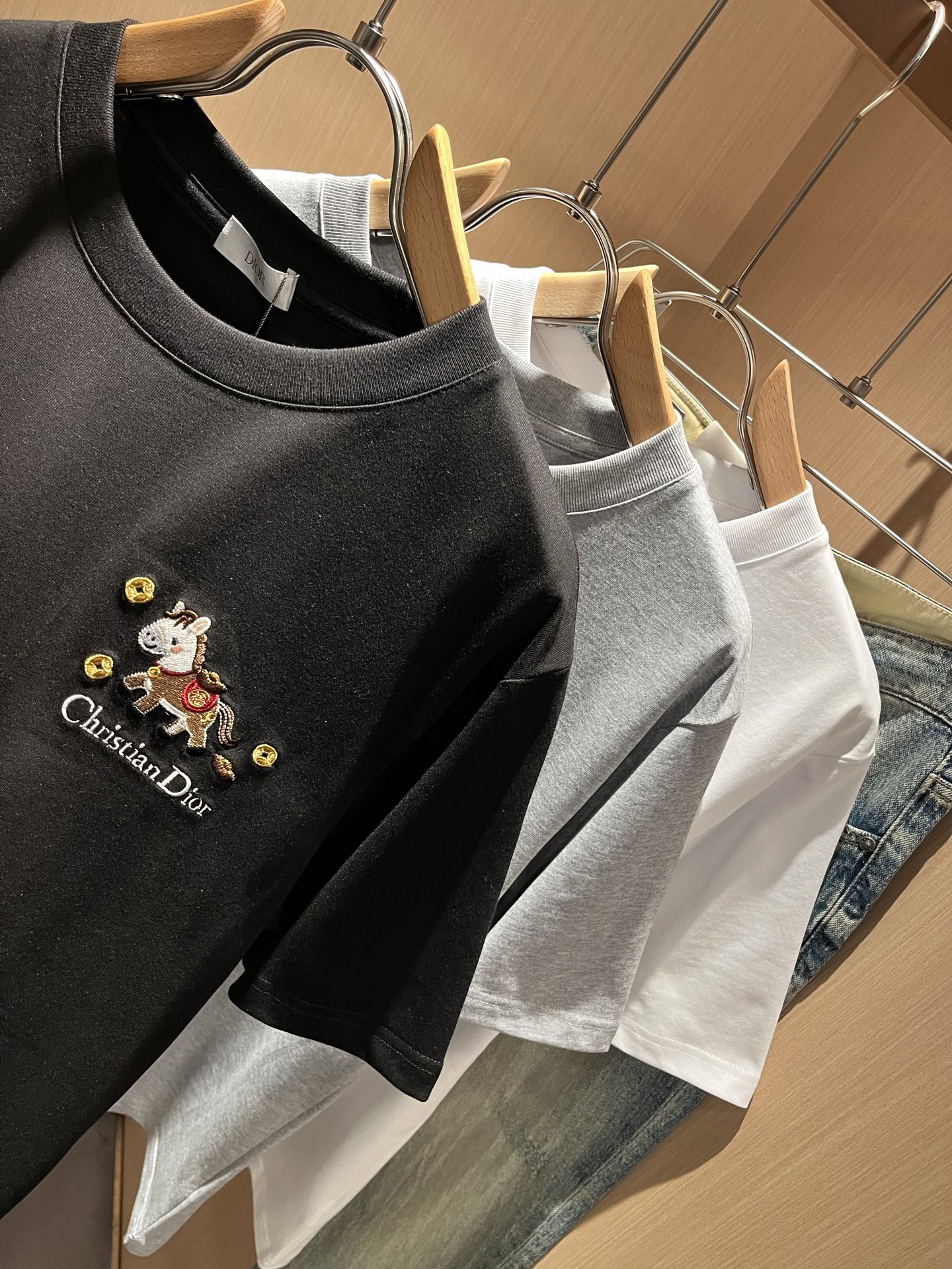 Dio*迪家 2026春夏新款男女同款👫短袖T恤，专柜同步发售！定制专属260克纯棉面料，定制原版工艺螺