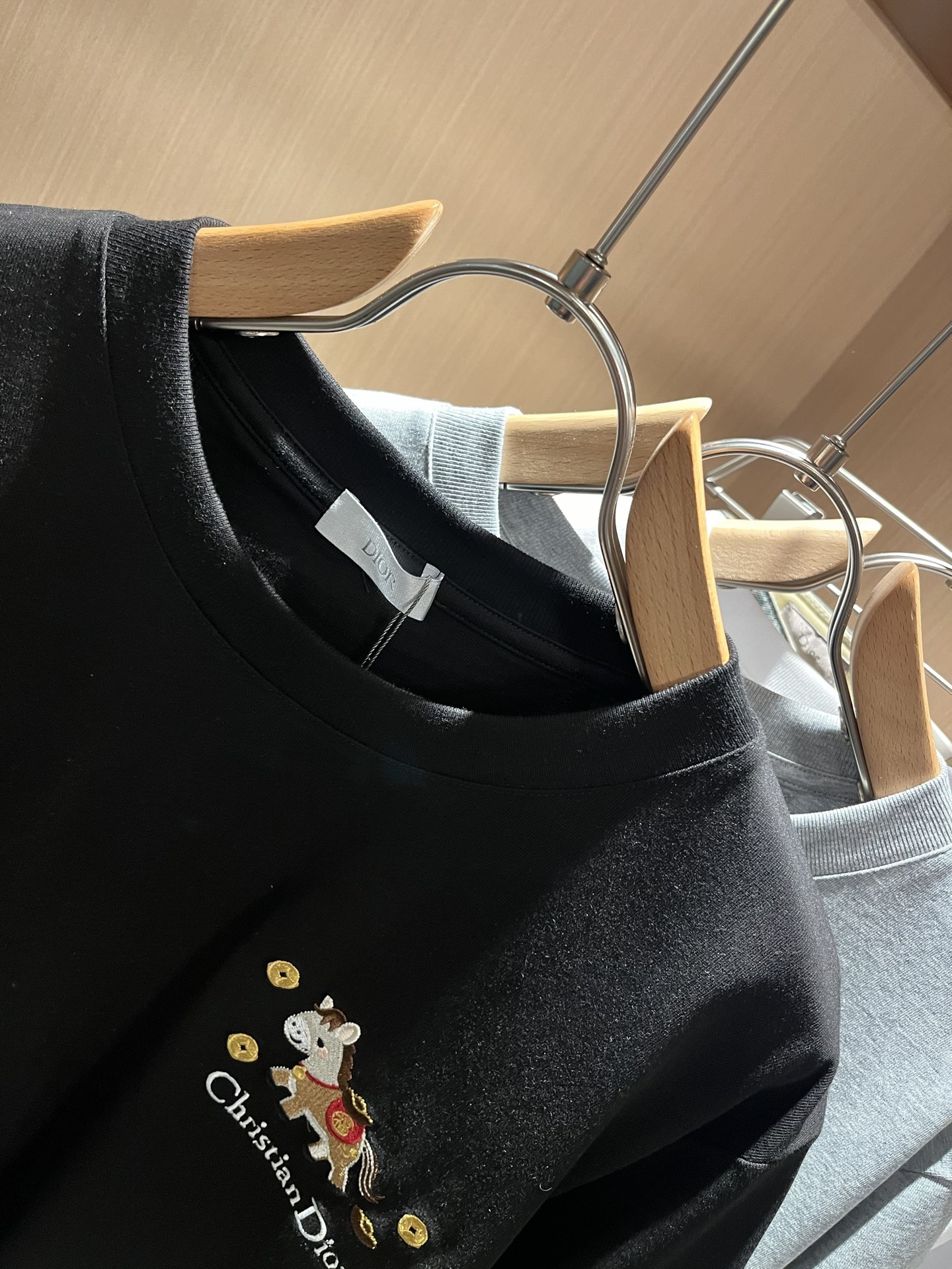 Dio*迪家 2026春夏新款男女同款👫短袖T恤，专柜同步发售！定制专属260克纯棉面料，定制原版工艺螺