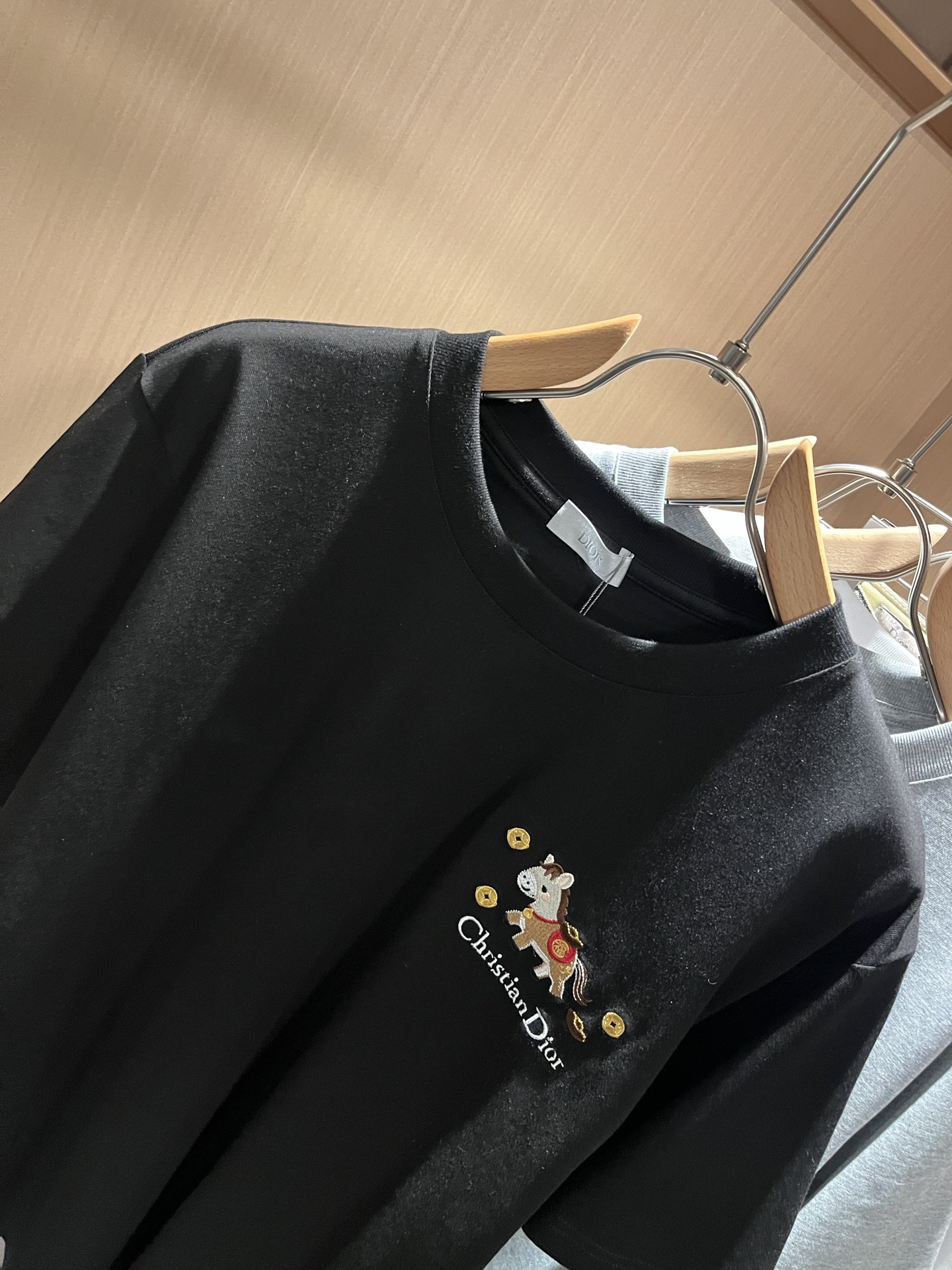 Dio*迪家 2026春夏新款男女同款👫短袖T恤，专柜同步发售！定制专属260克纯棉面料，定制原版工艺螺