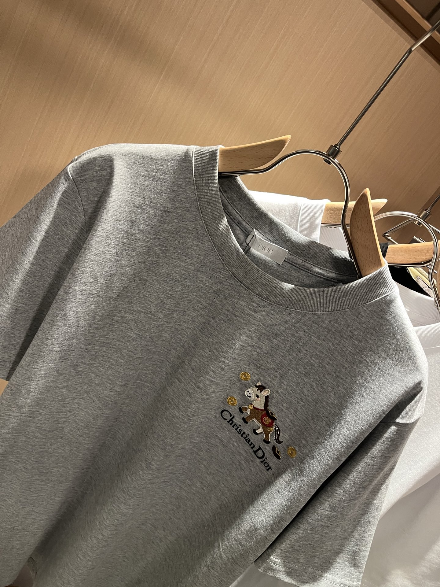 Dio*迪家 2026春夏新款男女同款👫短袖T恤，专柜同步发售！定制专属260克纯棉面料，定制原版工艺螺