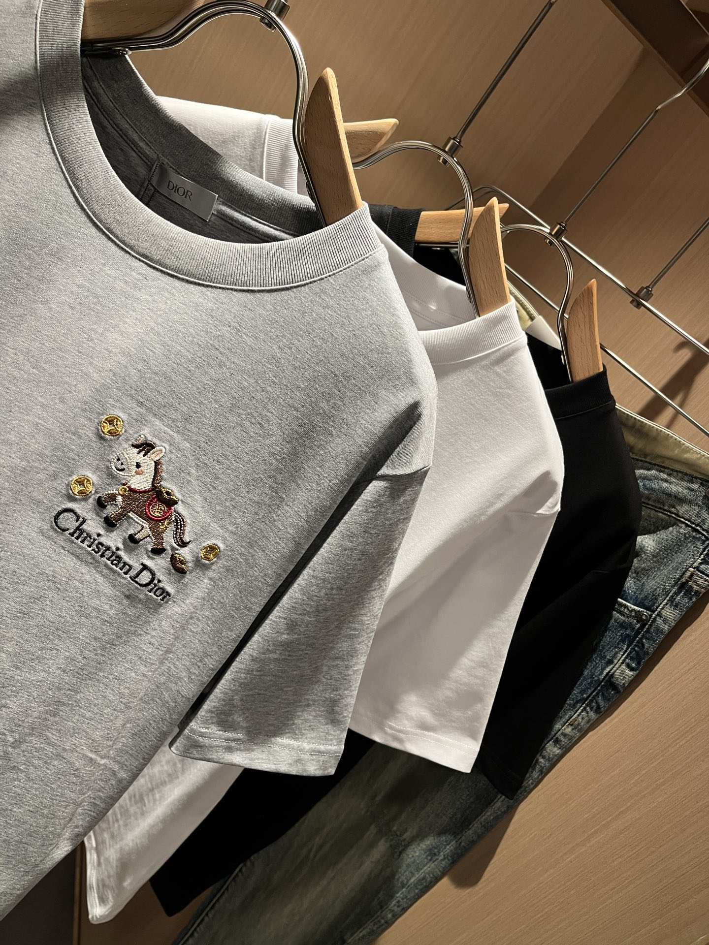 Dio*迪家 2026春夏新款男女同款👫短袖T恤，专柜同步发售！定制专属260克纯棉面料，定制原版工艺螺