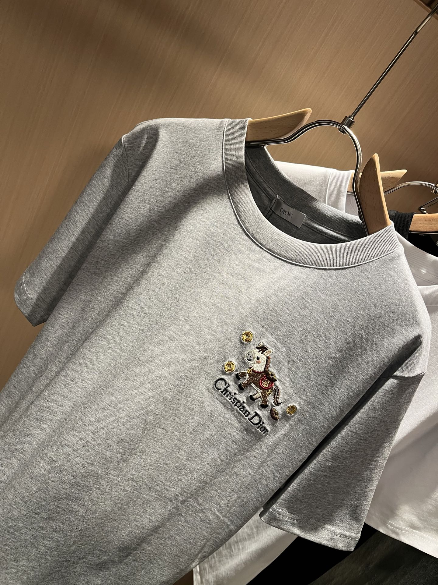 Dio*迪家 2026春夏新款男女同款👫短袖T恤，专柜同步发售！定制专属260克纯棉面料，定制原版工艺螺