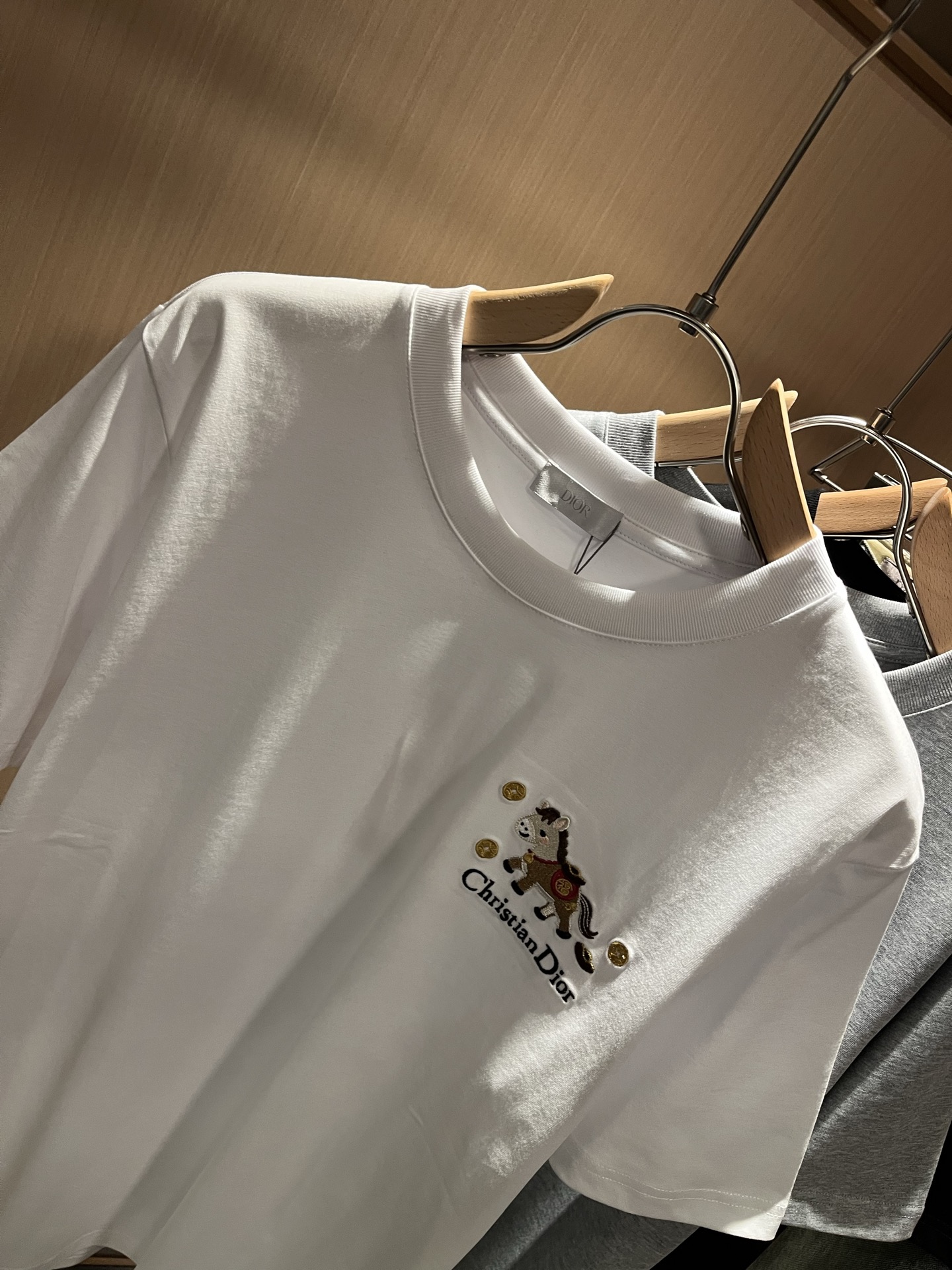 Dio*迪家 2026春夏新款男女同款👫短袖T恤，专柜同步发售！定制专属260克纯棉面料，定制原版工艺螺