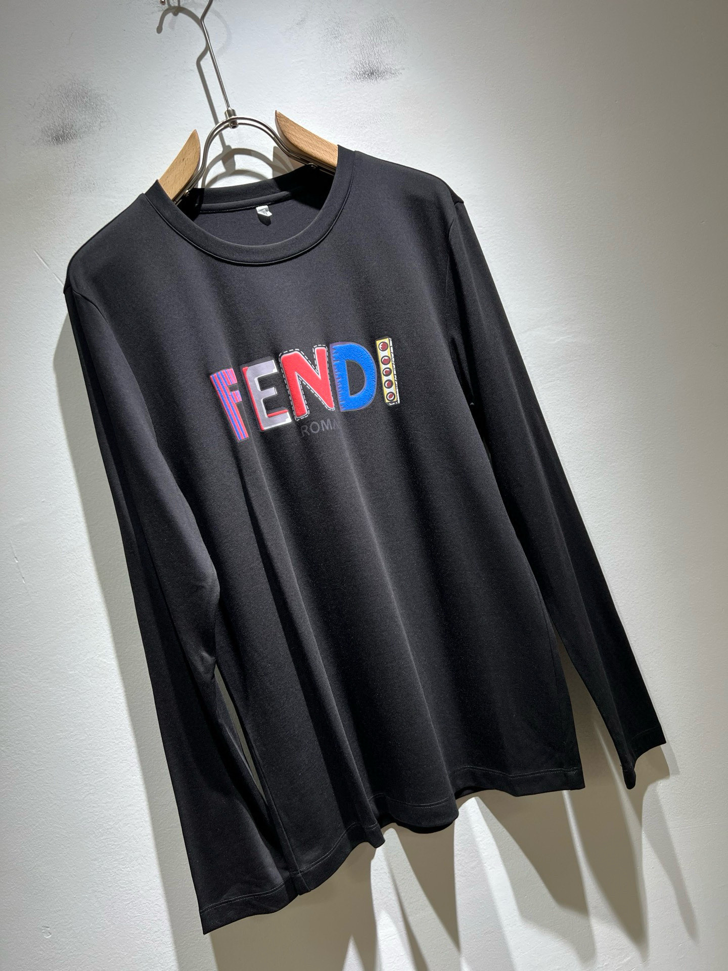 FEN*I 芬*迪2026春夏新款FD家族FF男女同款👫打底衫，男女同款👫百搭极简短袖。意大利原厂订单，