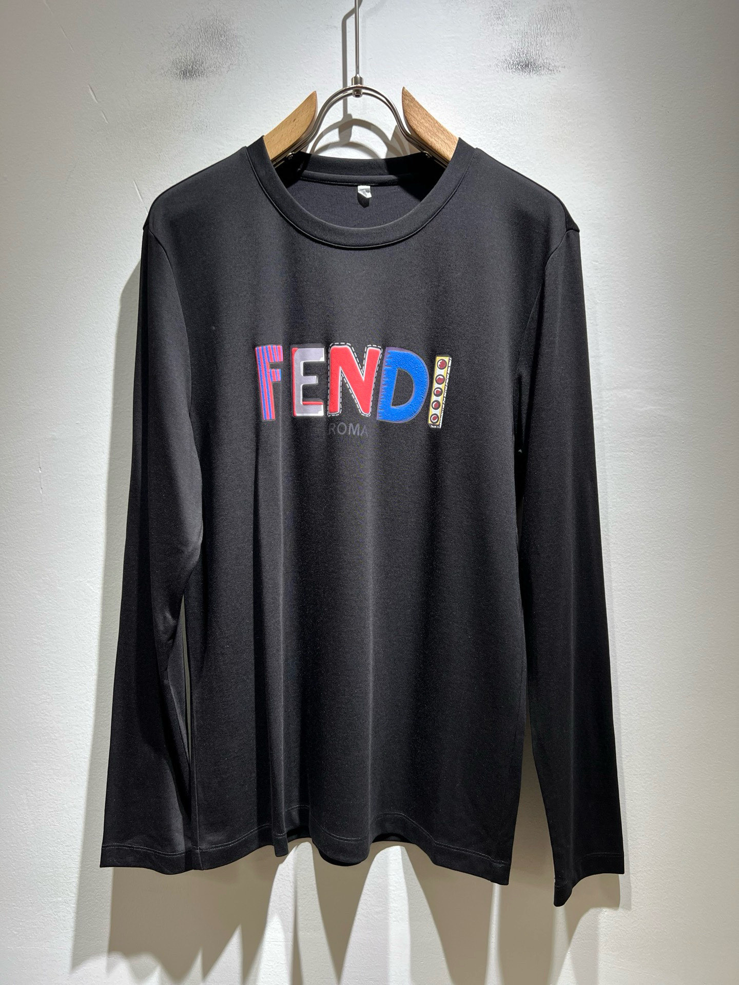 FEN*I 芬*迪2026春夏新款FD家族FF男女同款👫打底衫，男女同款👫百搭极简短袖。意大利原厂订单，