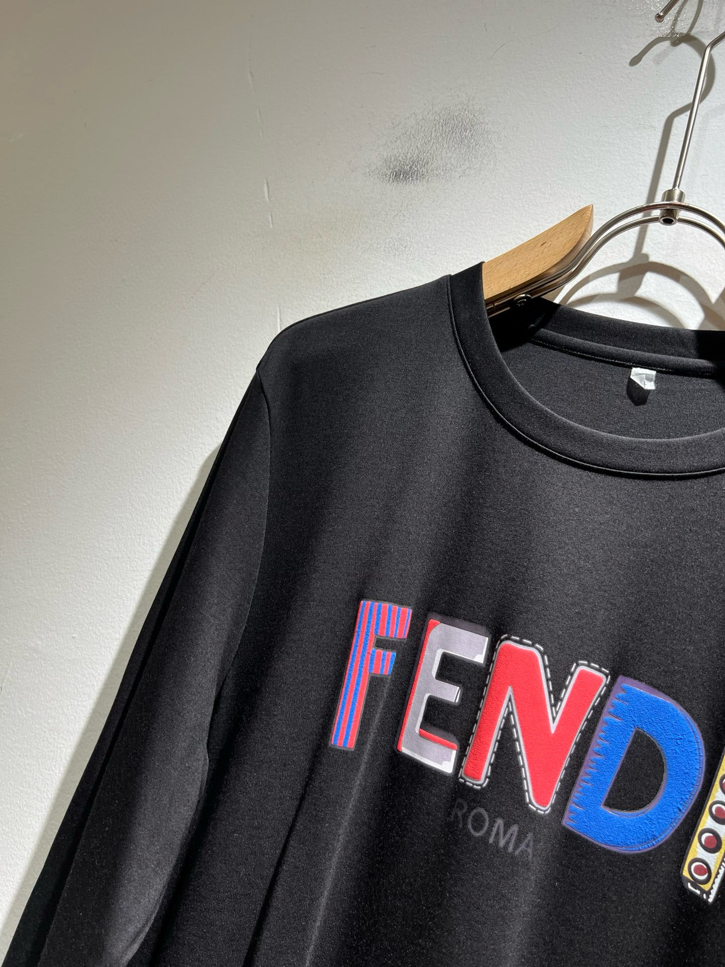 FEN*I 芬*迪2026春夏新款FD家族FF男女同款👫打底衫，男女同款👫百搭极简短袖。意大利原厂订单，