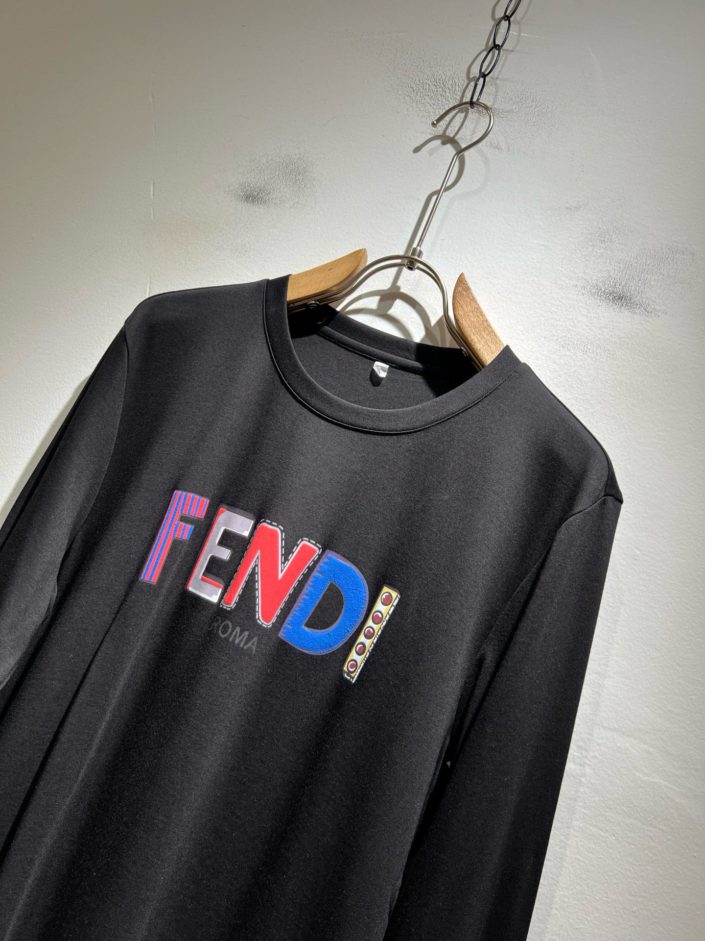 FEN*I 芬*迪2026春夏新款FD家族FF男女同款👫打底衫，男女同款👫百搭极简短袖。意大利原厂订单，