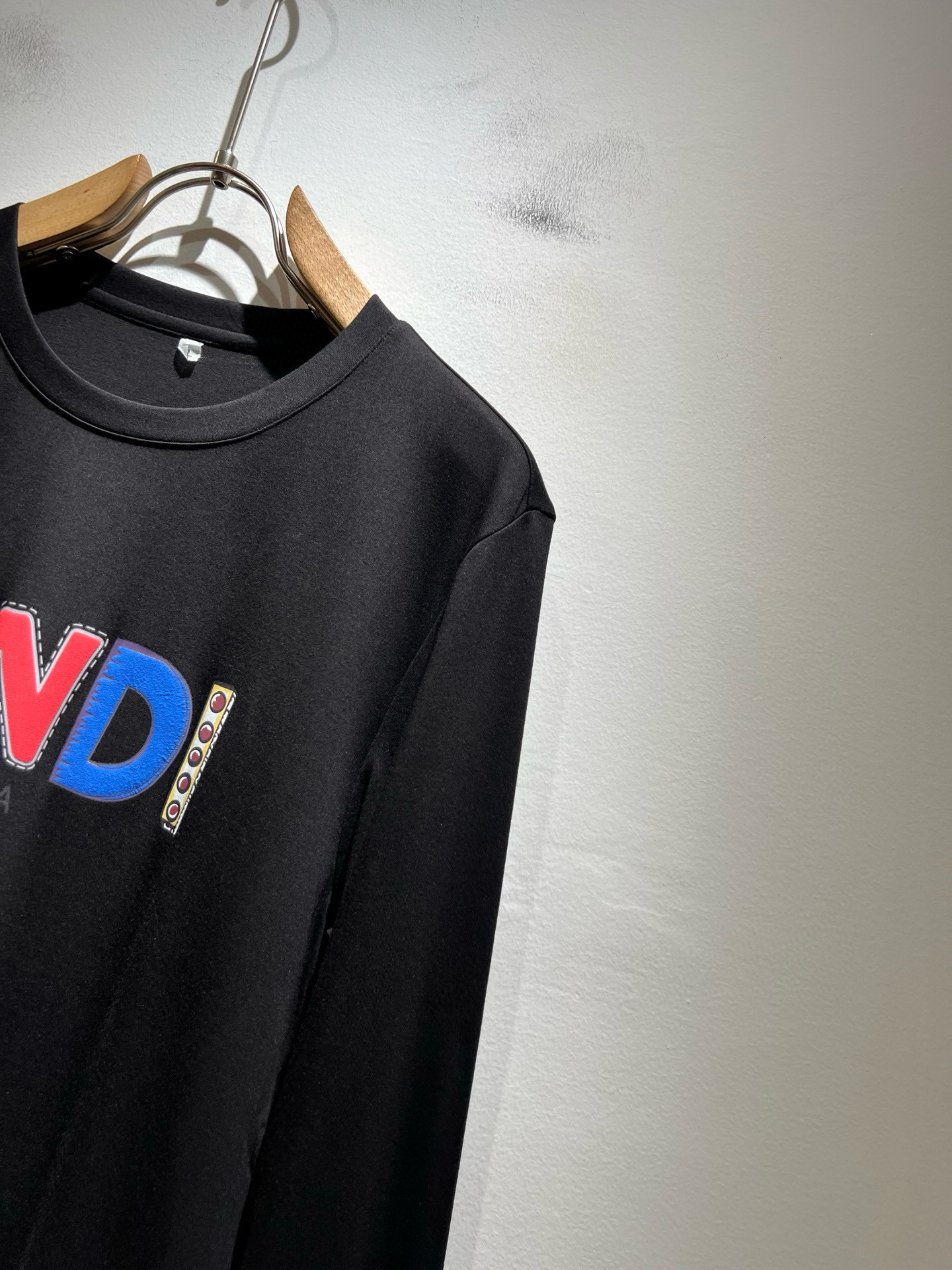 FEN*I 芬*迪2026春夏新款FD家族FF男女同款👫打底衫，男女同款👫百搭极简短袖。意大利原厂订单，