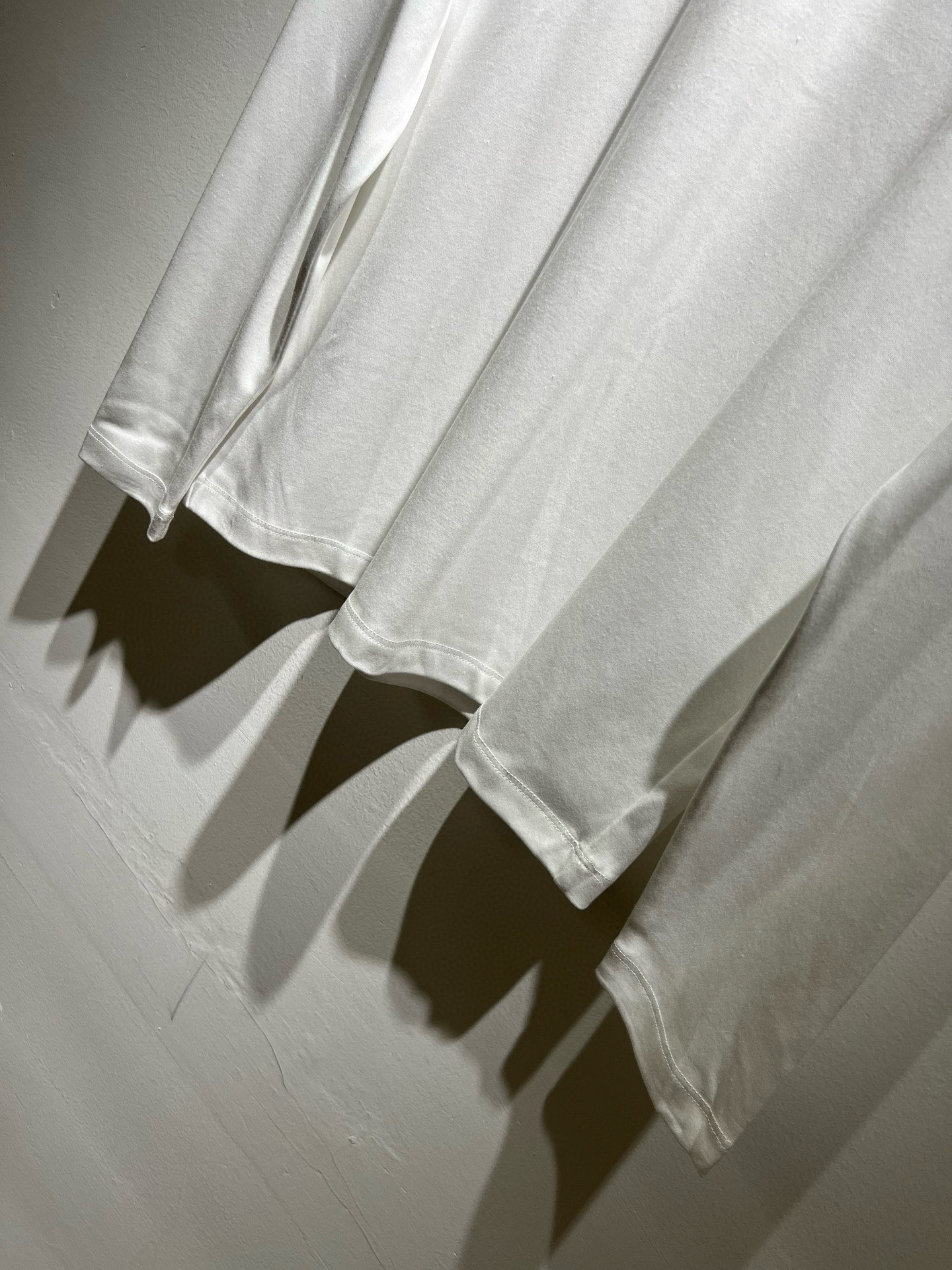 FEN*I 芬*迪2026春夏新款FD家族FF男女同款👫打底衫，男女同款👫百搭极简短袖。意大利原厂订单，