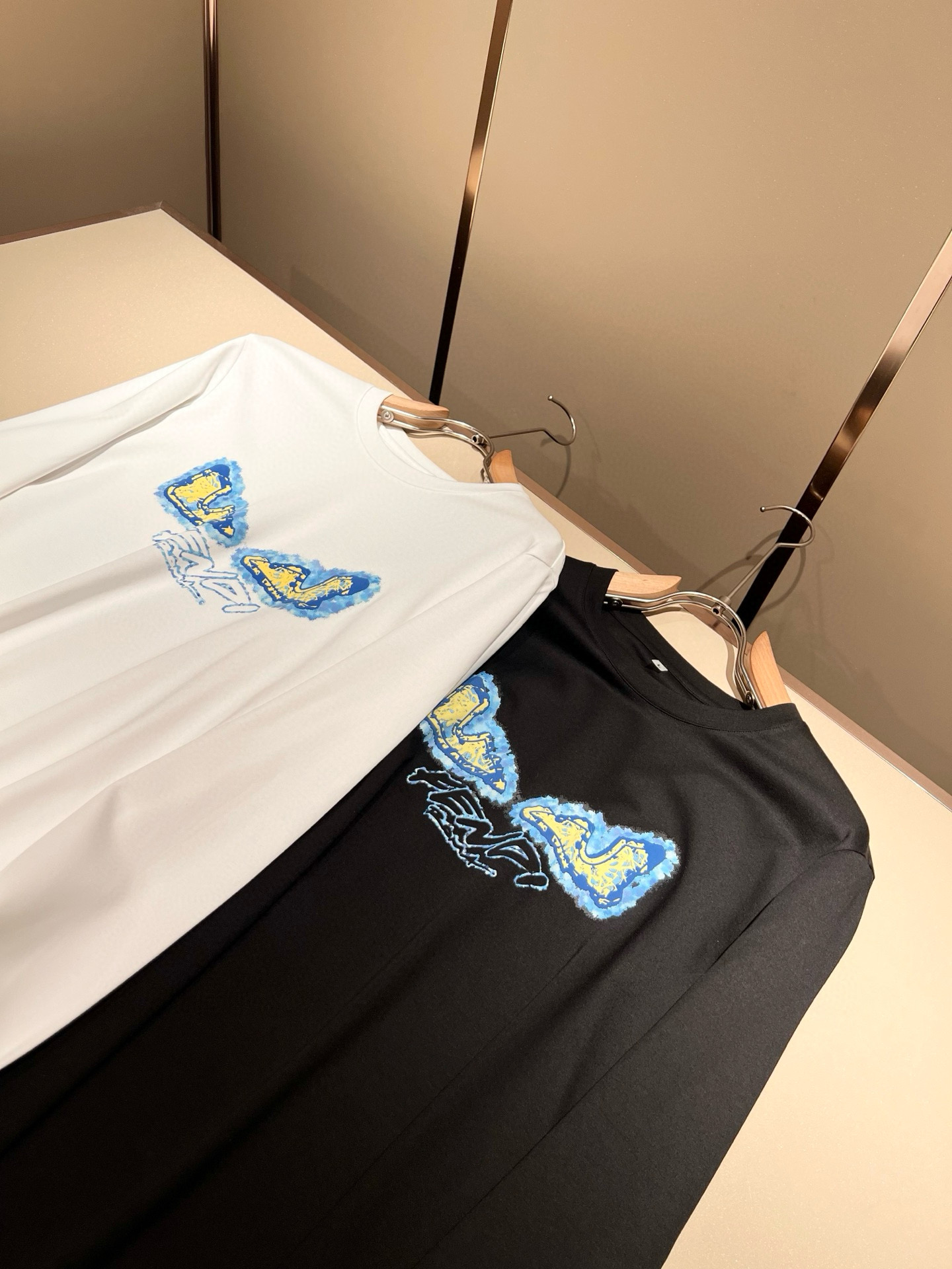 FEN*I 芬*迪2026春夏新款FD家族FF男女同款👫打底衫，男女同款👫百搭极简短袖。意大利原厂订单，