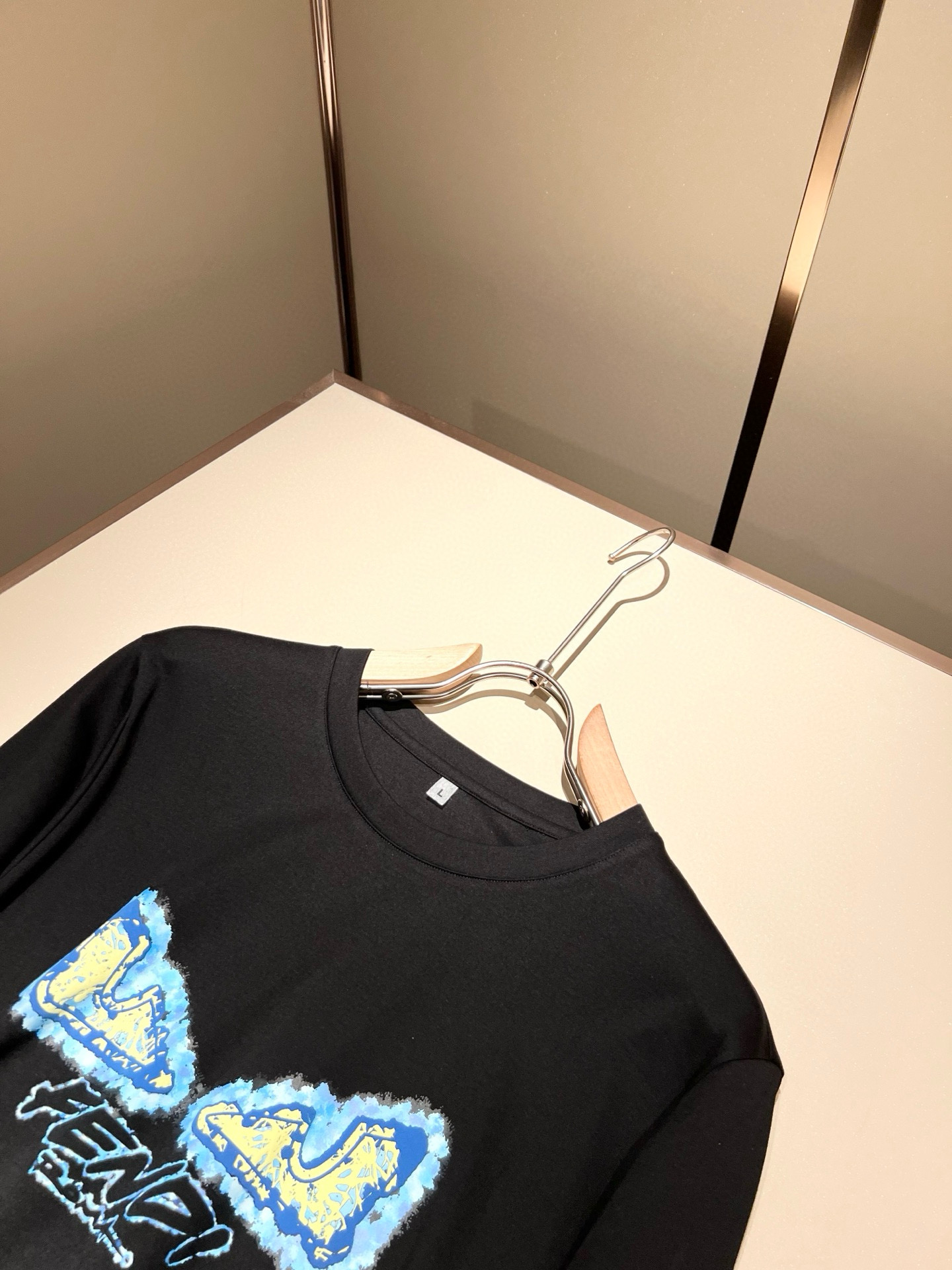 FEN*I 芬*迪2026春夏新款FD家族FF男女同款👫打底衫，男女同款👫百搭极简短袖。意大利原厂订单，